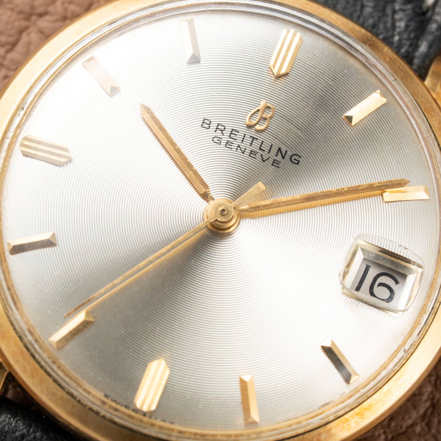 Breitling Genève Automatic Date Dress Watch Rare ‘String’ Textured Sunburst Dial 18K Yellow Gold Ref. 2605 from 1960s