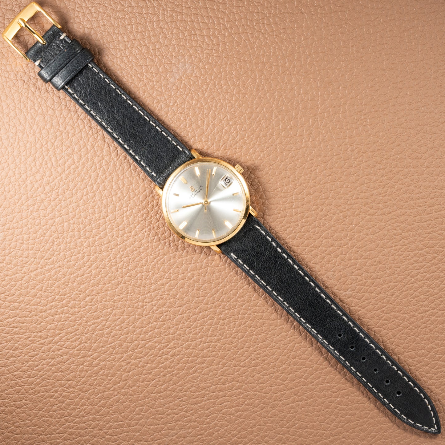 Breitling Genève Automatic Date Dress Watch Rare ‘String’ Textured Sunburst Dial 18K Yellow Gold Ref. 2605 from 1960s