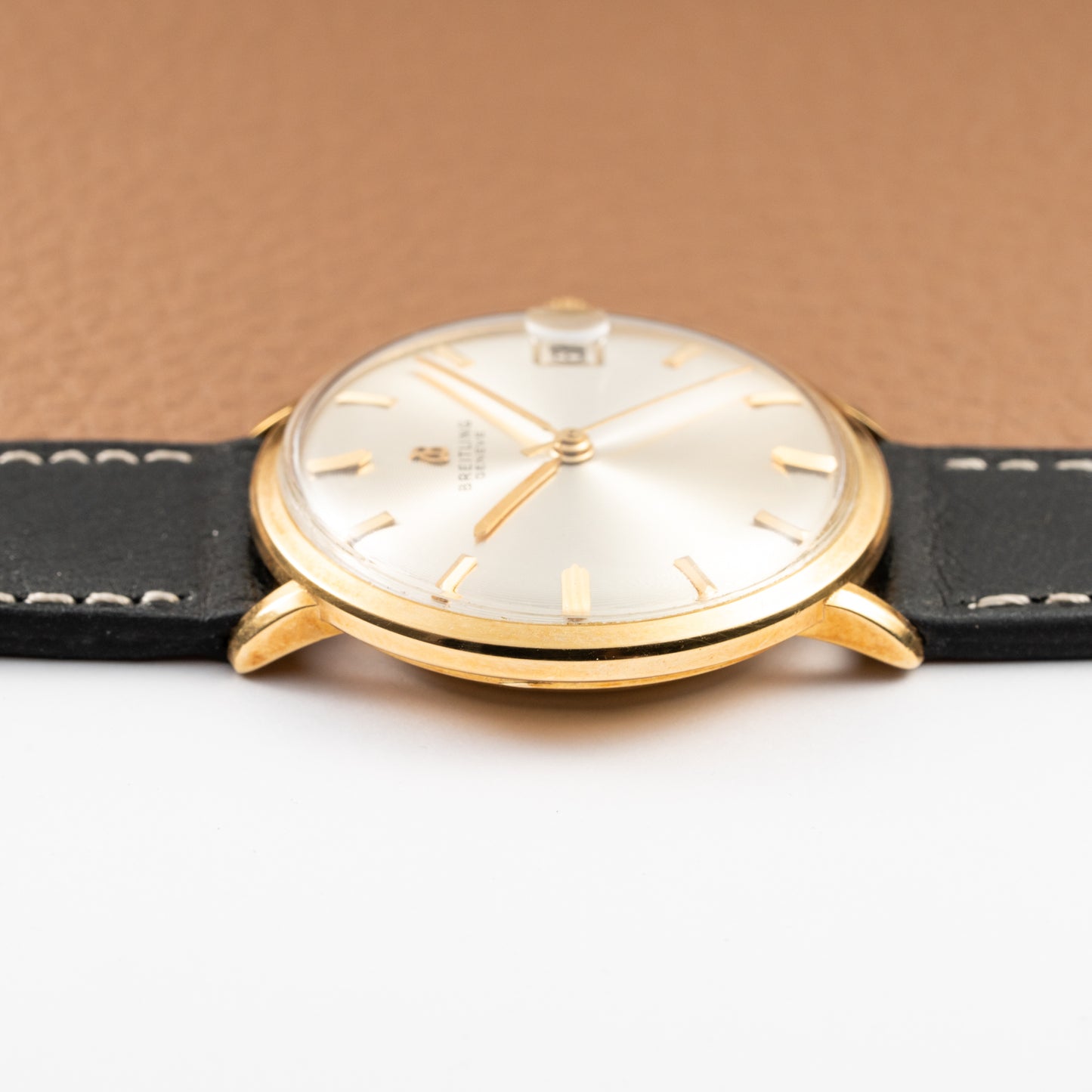 Breitling Genève Automatic Date Dress Watch Rare ‘String’ Textured Sunburst Dial 18K Yellow Gold Ref. 2605 from 1960s