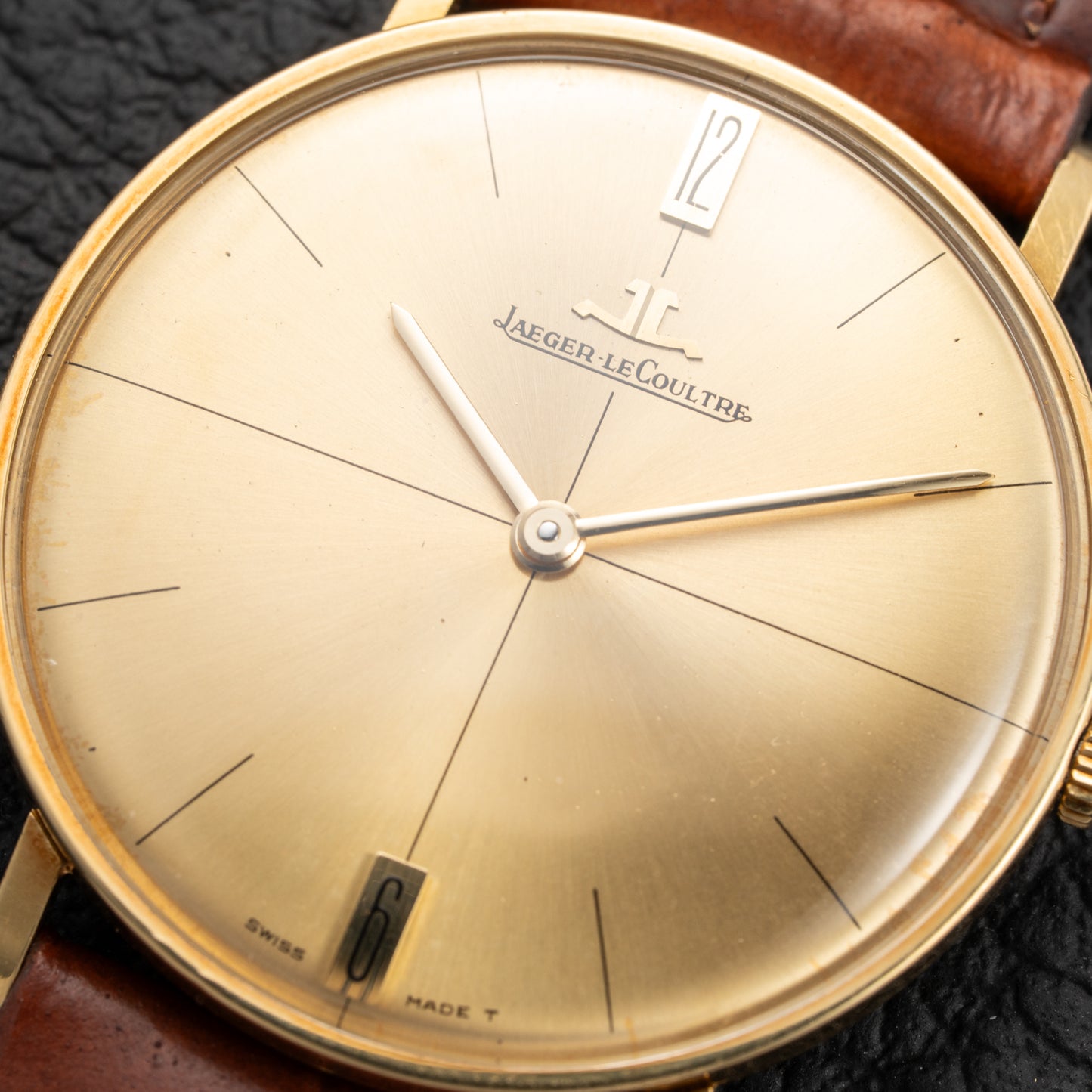 Jaeger LeCoultre Dress Watch Ultra thin Crosshair Dial 18K Yellow Gold Ref 1947 from 1945