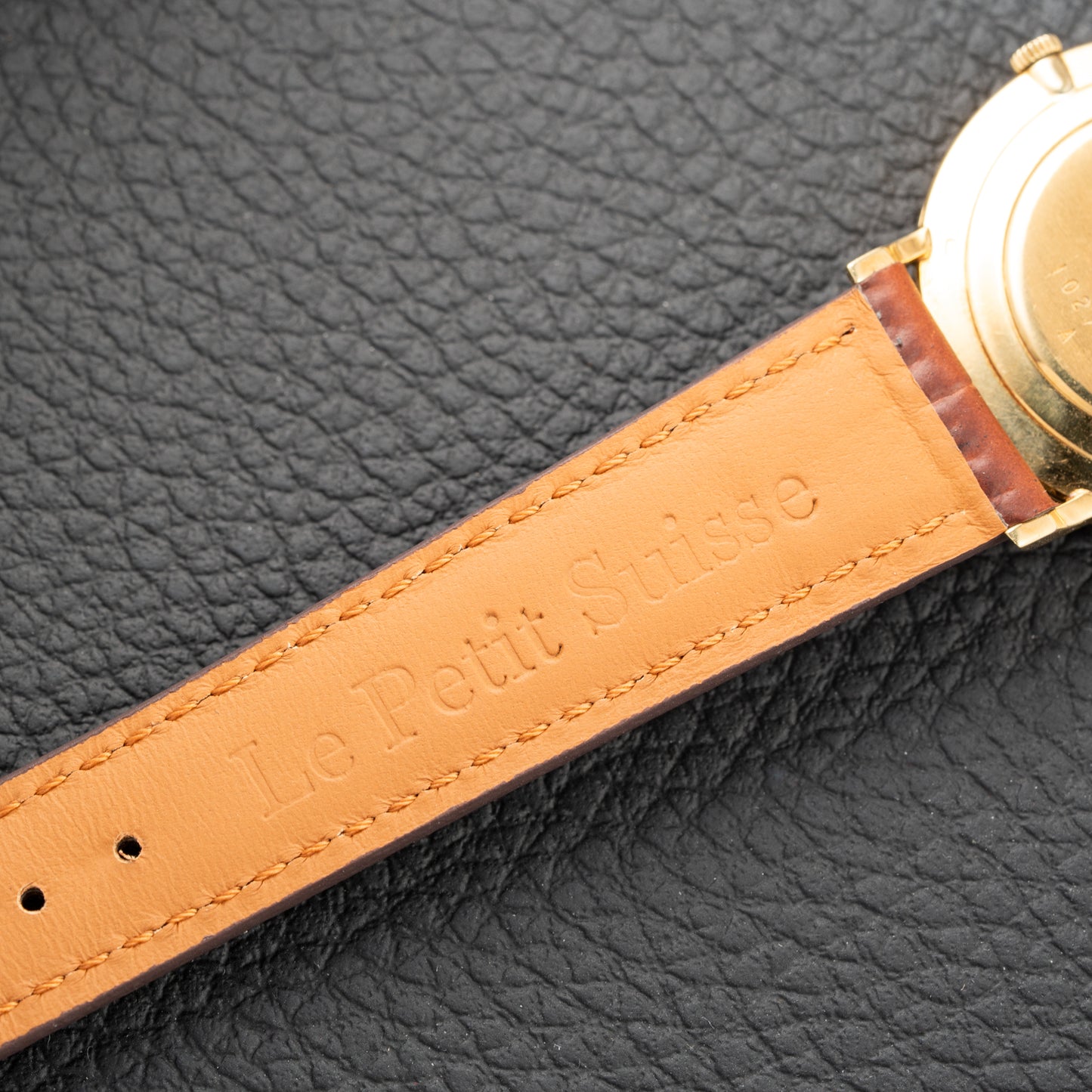 Jaeger LeCoultre Dress Watch Ultra thin Crosshair Dial 18K Yellow Gold Ref 1947 from 1945
