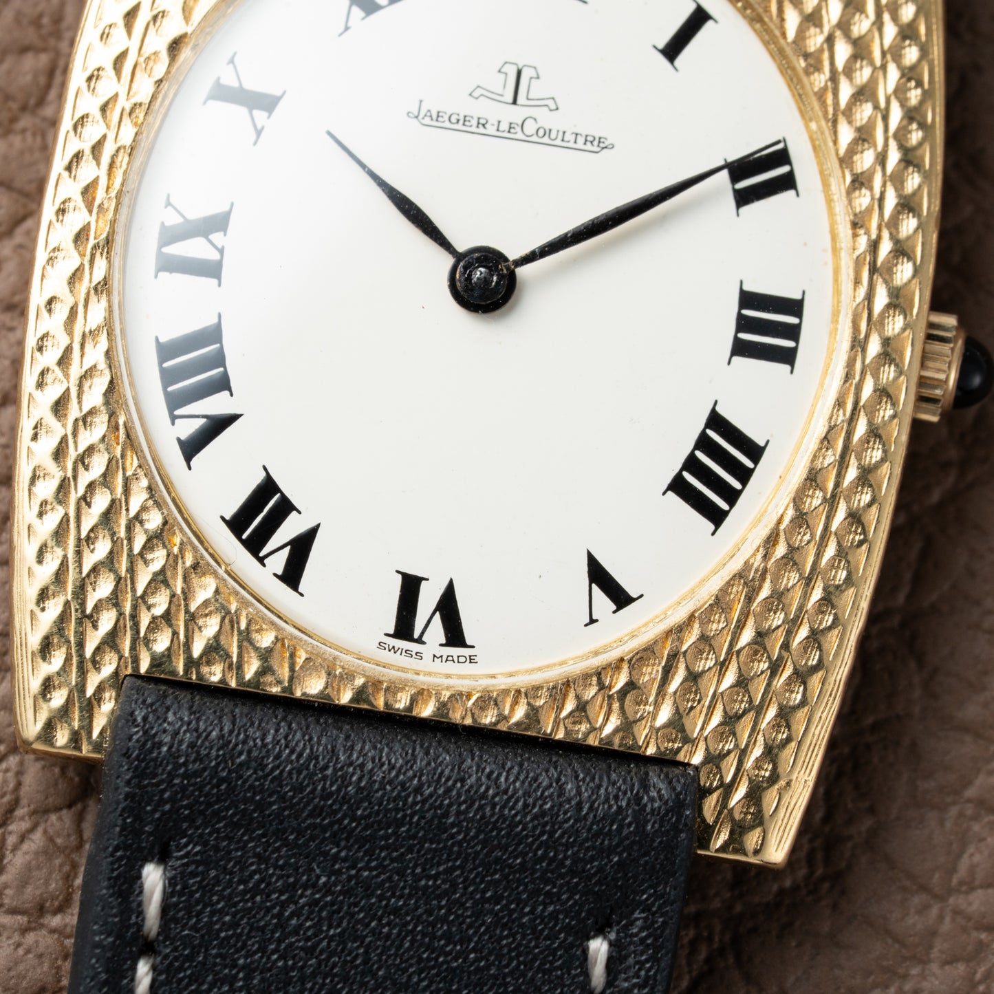 Jaeger LeCoultre Hand Engraved 18K Yellow Gold Oval Roman Dial (1960s) Calibre 818