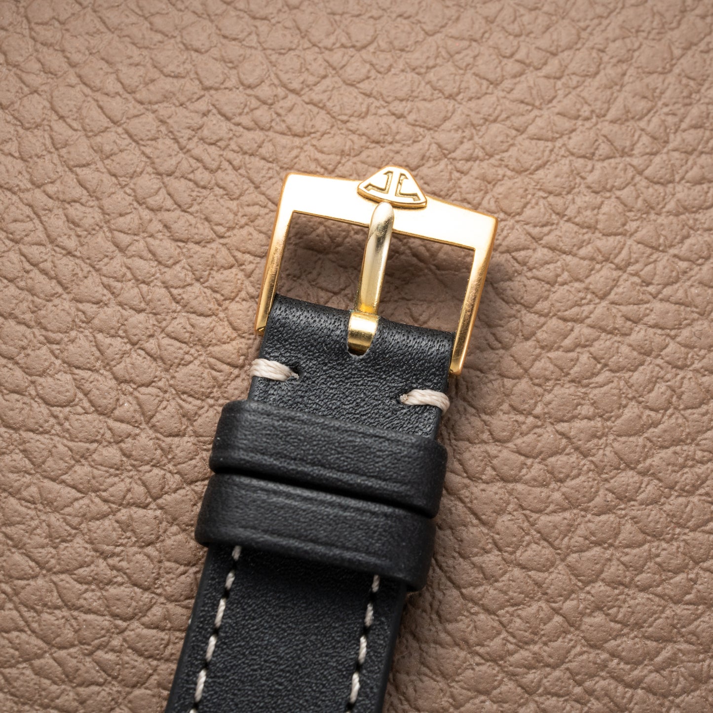Jaeger LeCoultre Hand Engraved 18K Yellow Gold Oval Roman Dial (1960s) Calibre 818