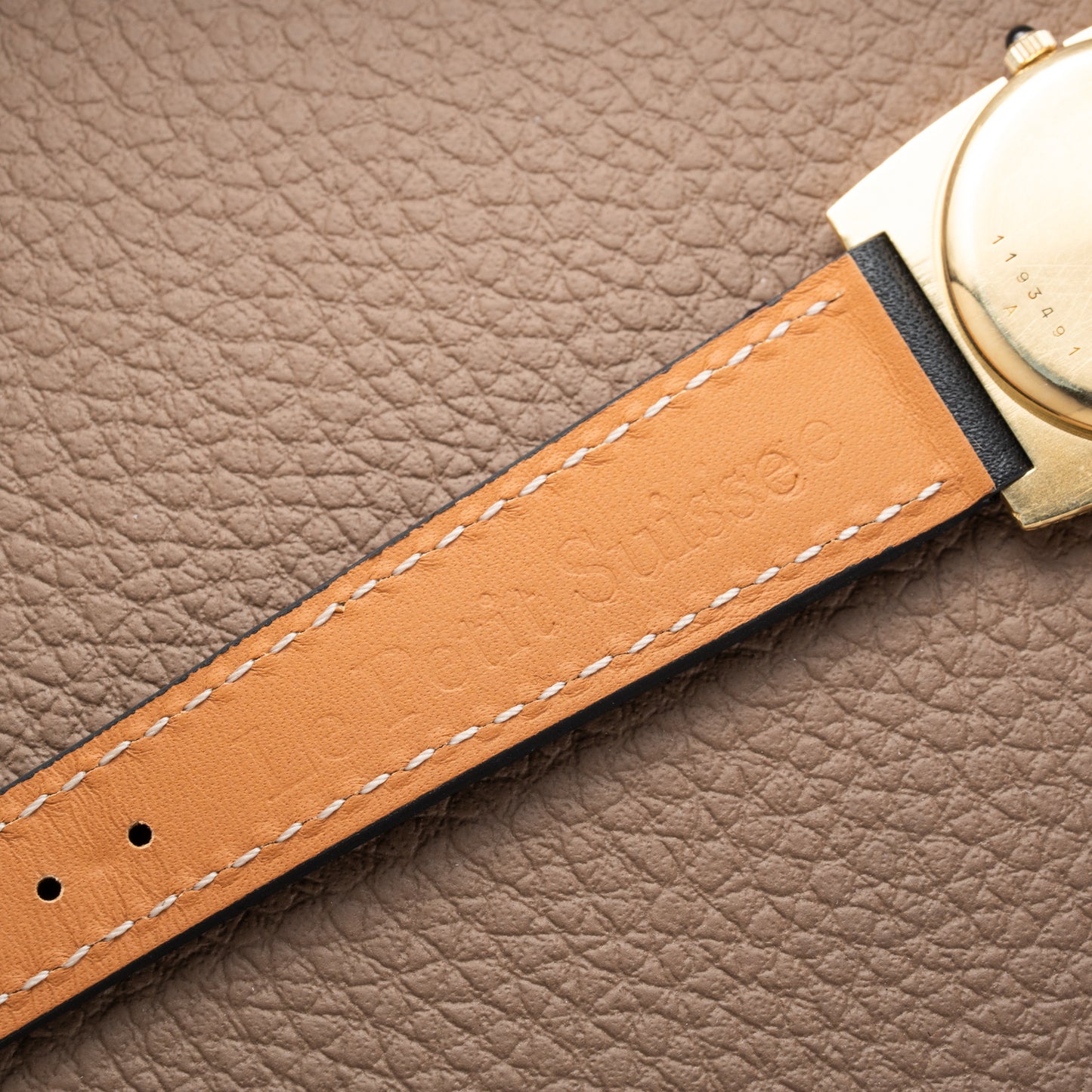 Jaeger LeCoultre Hand Engraved 18K Yellow Gold Oval Roman Dial (1960s) Calibre 818