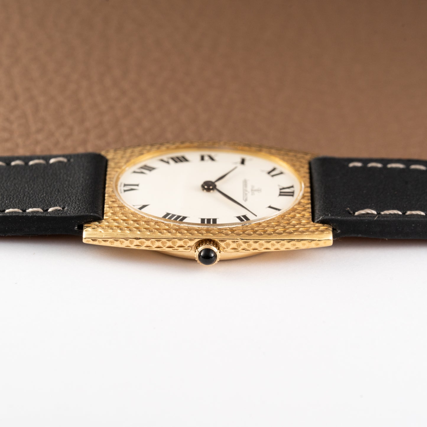 Jaeger LeCoultre Hand Engraved 18K Yellow Gold Oval Roman Dial (1960s) Calibre 818