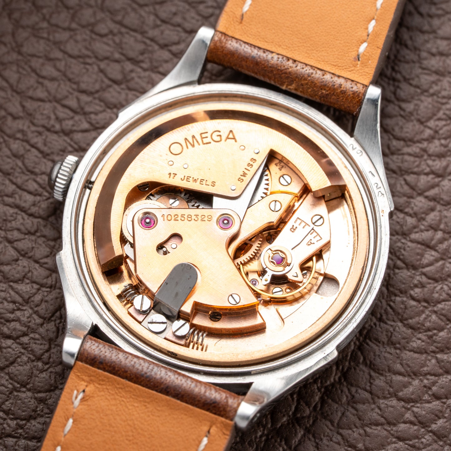 Omega Automatic Fab. Suisse ‘Ambassador' Cal 28.10 Bumper Ref 2421 from 1945
