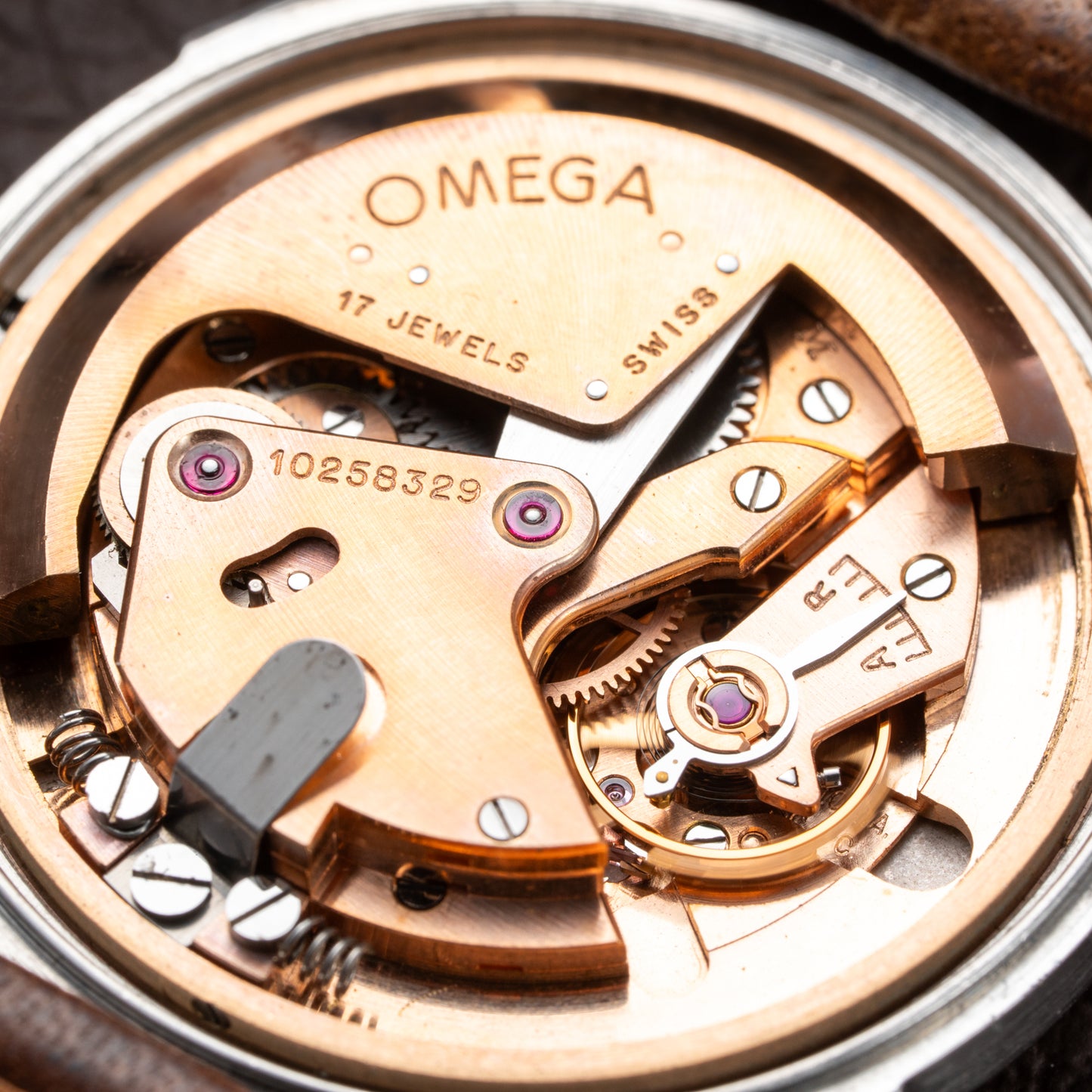 Omega Automatic Fab. Suisse ‘Ambassador' Cal 28.10 Bumper Ref 2421 from 1945