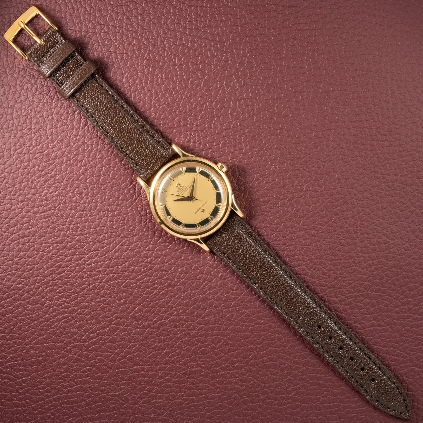 Omega Constellation DeLuxe Pie Pan 18K Yellow Gold from 1952 ref 2652