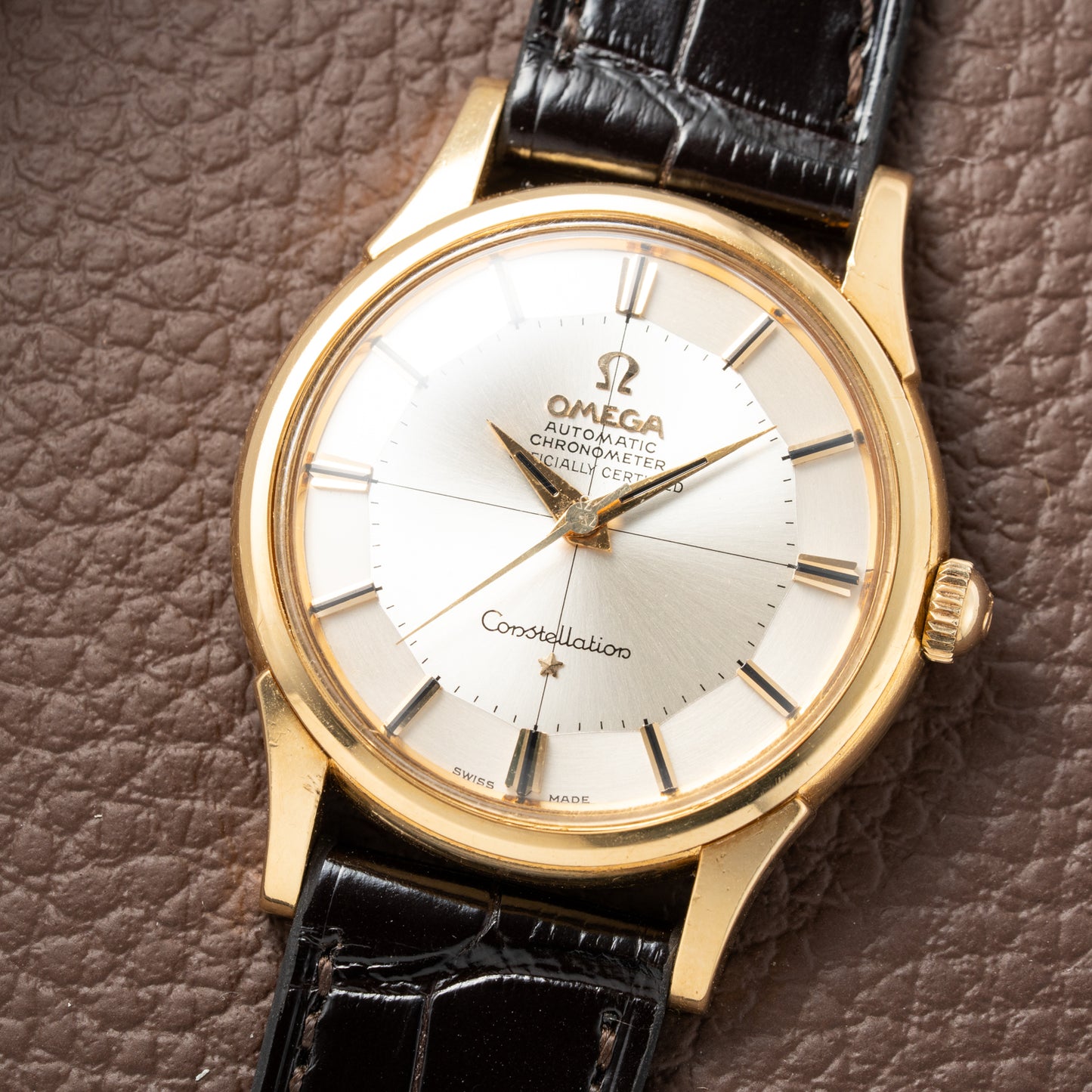 Omega Constellation Pie Pan Automatic 18K Yellow Gold Ref. 14381 Onyx Indices from 1959