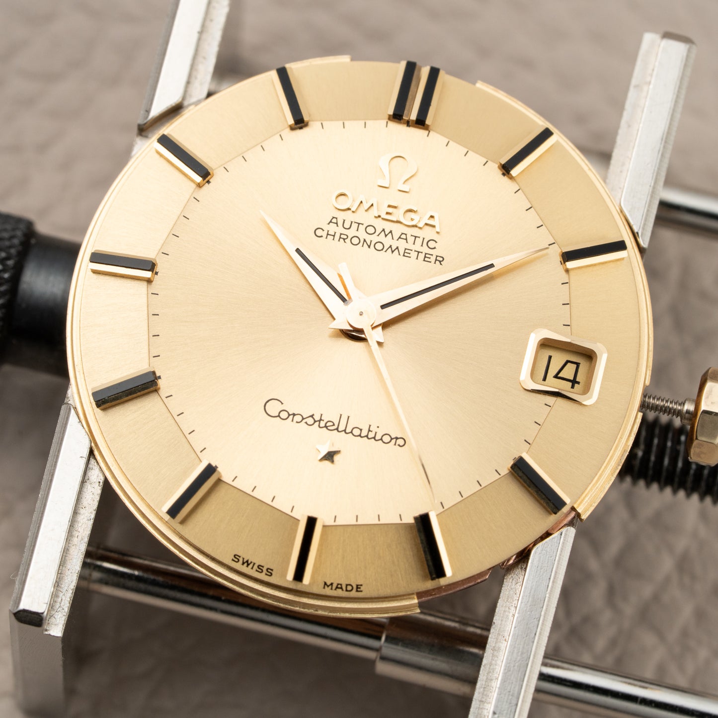 Omega Constellation Automatic DeLuxe Pie Pan Onyx Dial Dog-Leg Case Ref 168.005 from 1962 MUSEUM QUALITY