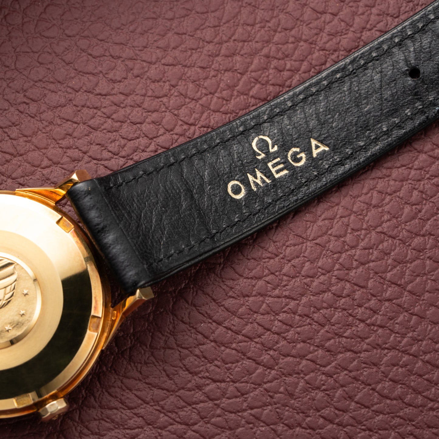 Omega Constellation Automatic DeLuxe Pie Pan Onyx Dial Dog-Leg Case Ref 168.005 from 1962 MUSEUM QUALITY