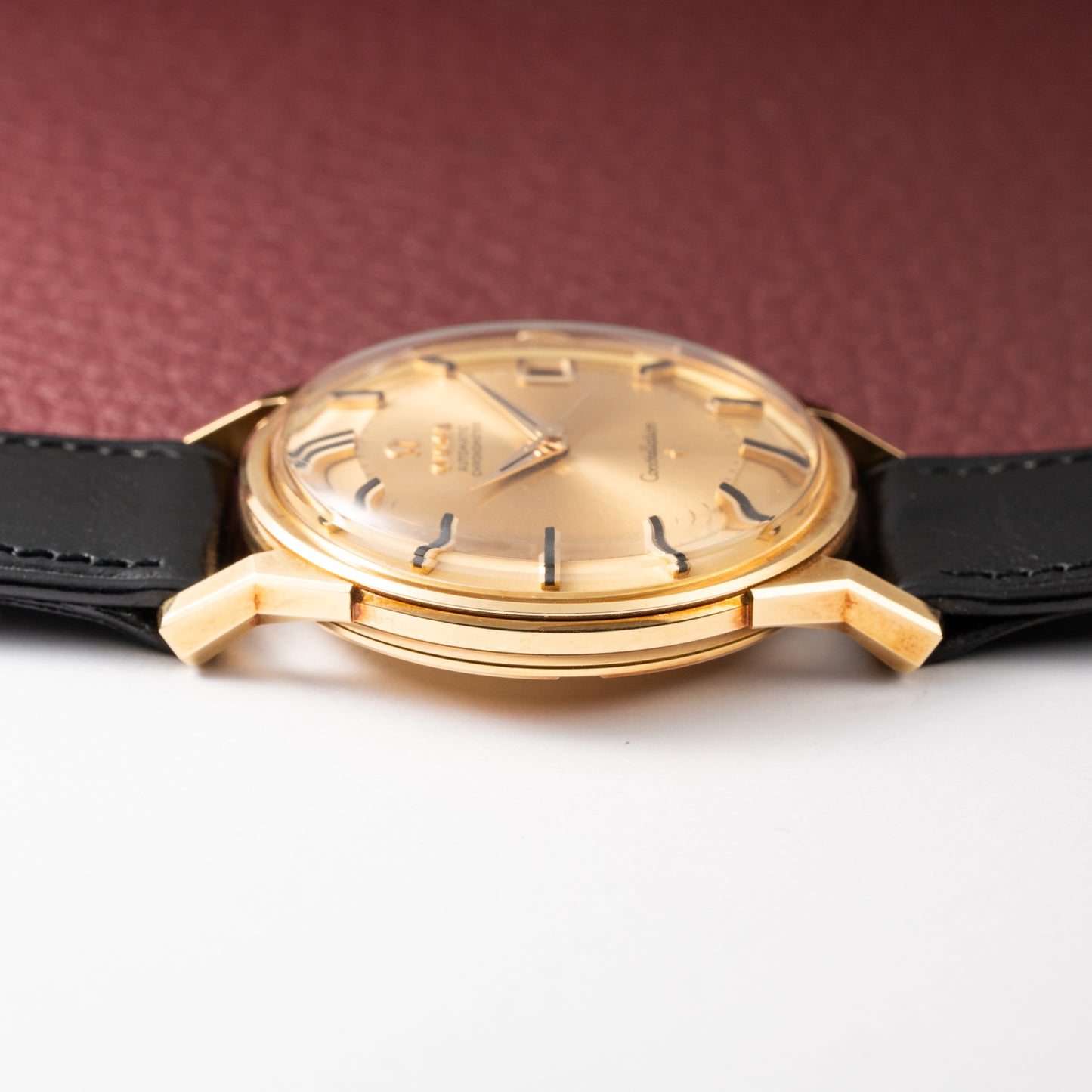 Omega Constellation Automatic DeLuxe Pie Pan Onyx Dial Dog-Leg Case Ref 168.005 from 1962 MUSEUM QUALITY