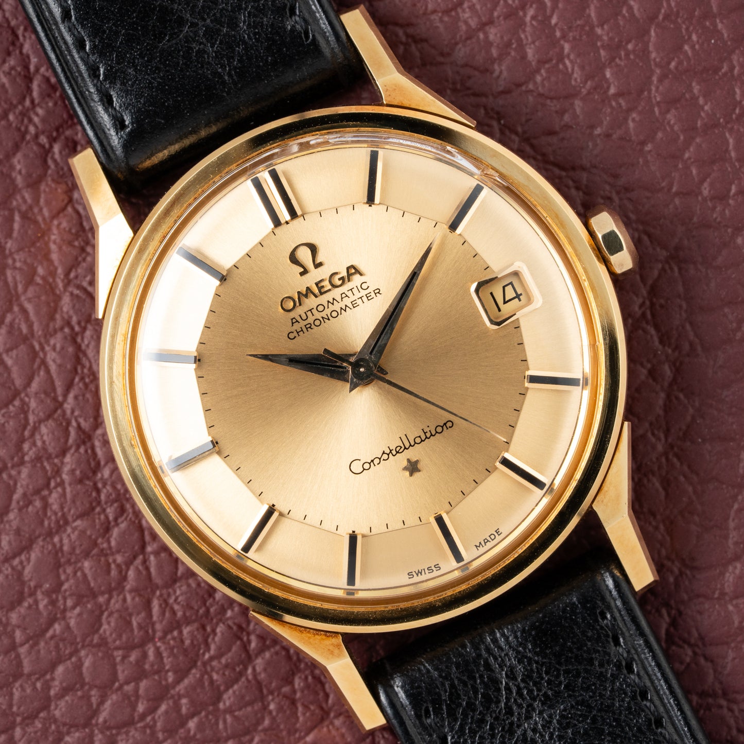 Omega Constellation Automatic DeLuxe Pie Pan Onyx Dial Dog-Leg Case Ref 168.005 from 1962 MUSEUM QUALITY
