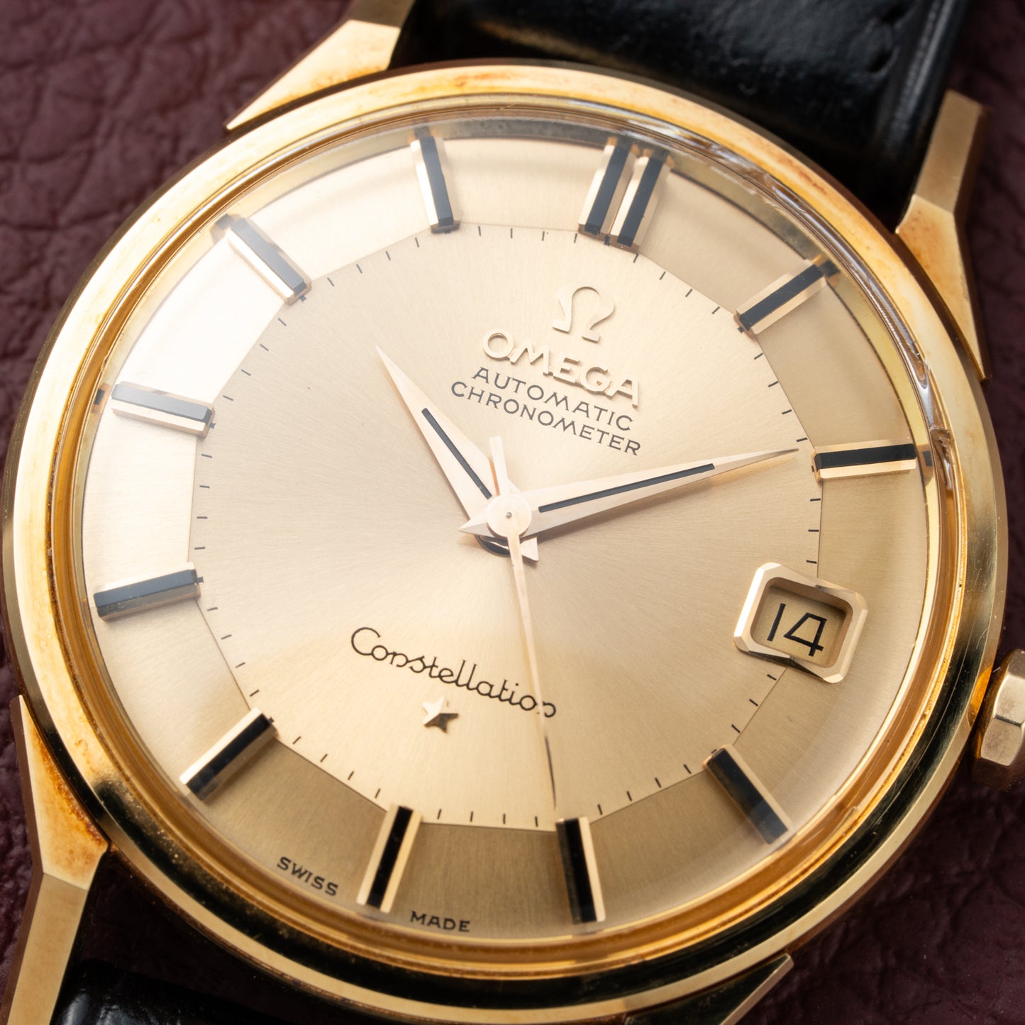 Omega Constellation Automatic DeLuxe Pie Pan Onyx Dial Dog-Leg Case Ref 168.005 from 1962 MUSEUM QUALITY