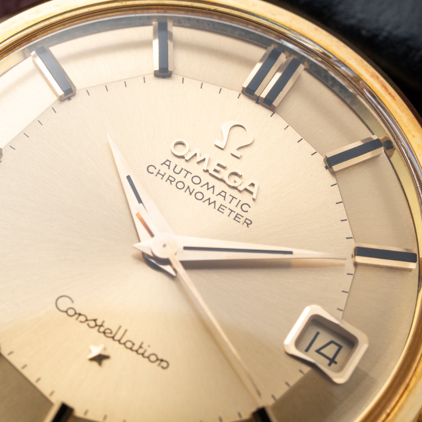 Omega Constellation Automatic DeLuxe Pie Pan Onyx Dial Dog-Leg Case Ref 168.005 from 1962 MUSEUM QUALITY