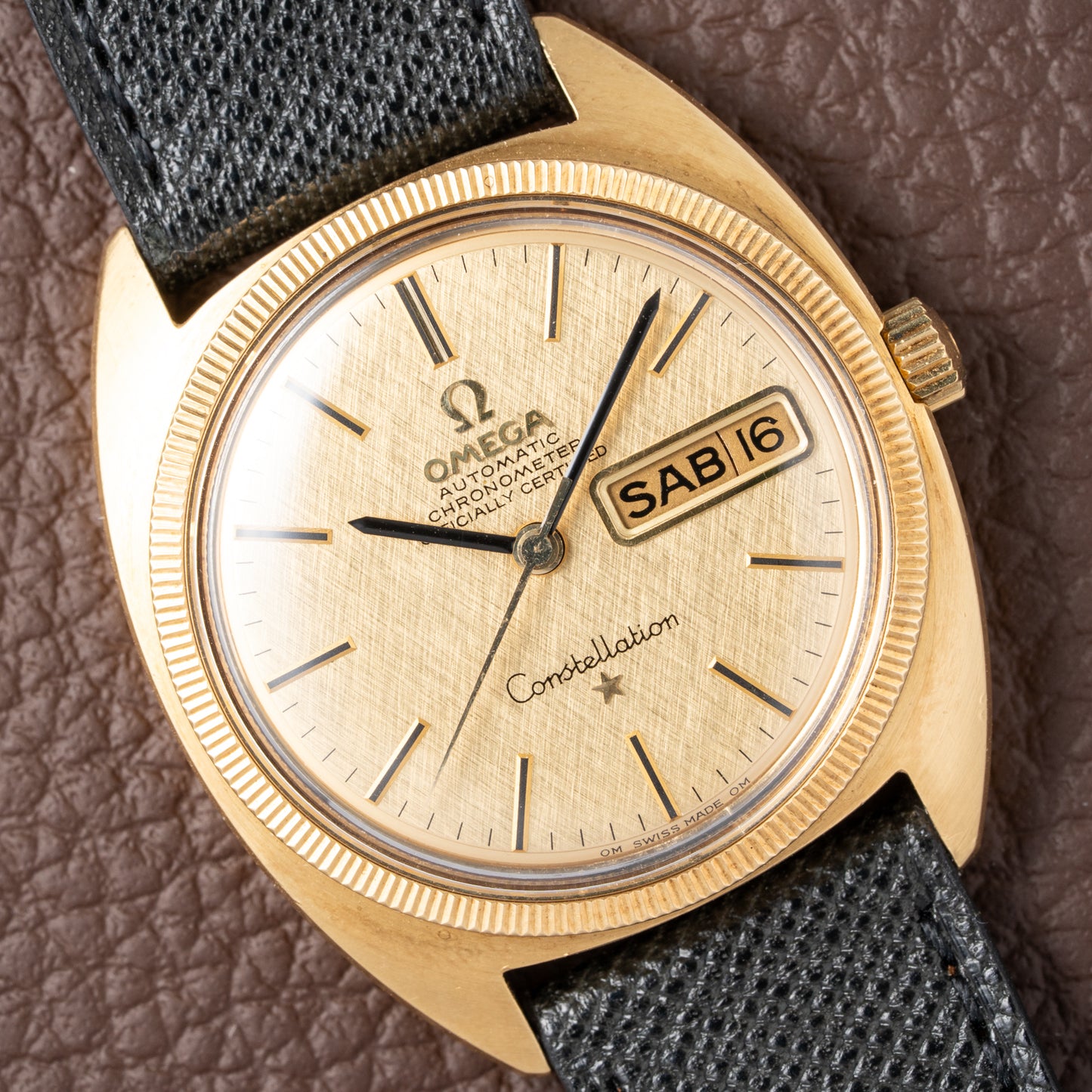 Omega Constellation C-Shape Day-Date 18K Yellow Gold linnen OM DIAL Ref. 168.029 from 1969