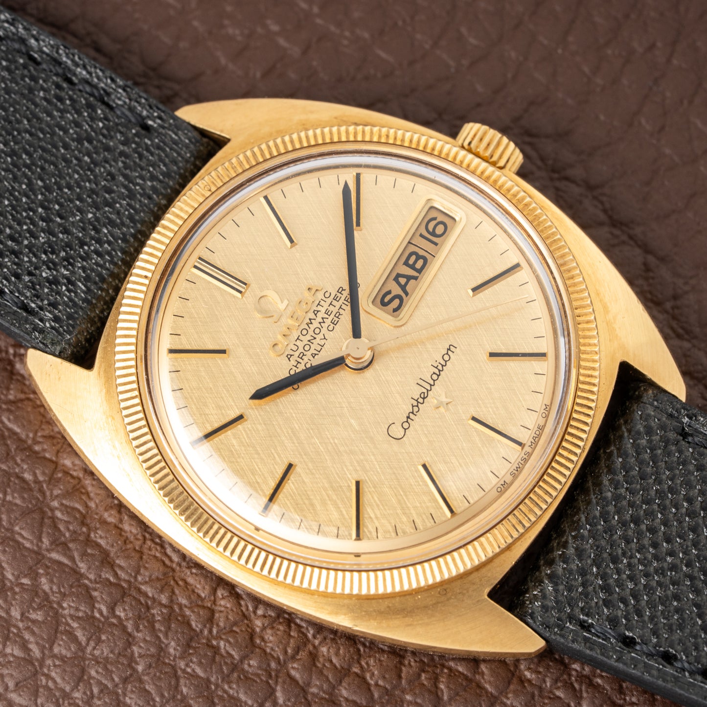 Omega Constellation C-Shape Day-Date 18K Yellow Gold linnen OM DIAL Ref. 168.029 from 1969