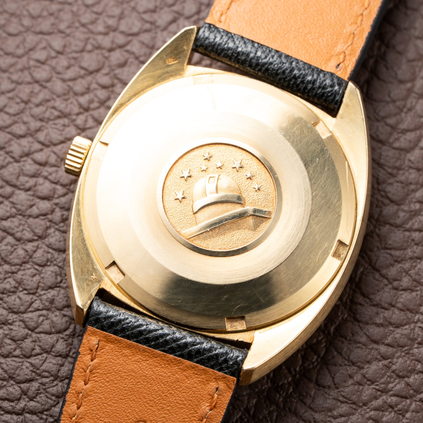 Omega Constellation C-Shape Day-Date 18K Yellow Gold linnen OM DIAL Ref. 168.029 from 1969