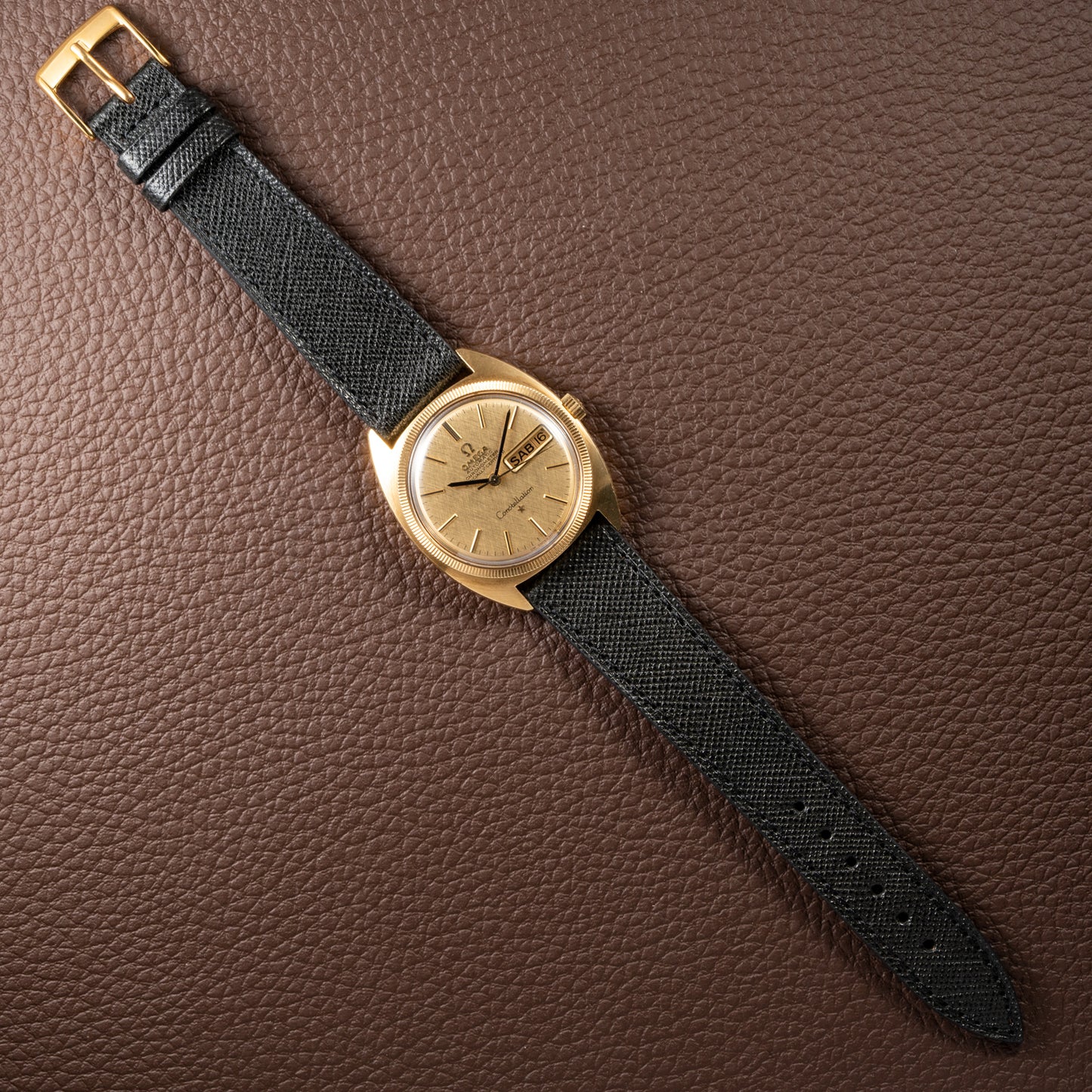 Omega Constellation C-Shape Day-Date 18K Yellow Gold linnen OM DIAL Ref. 168.029 from 1969
