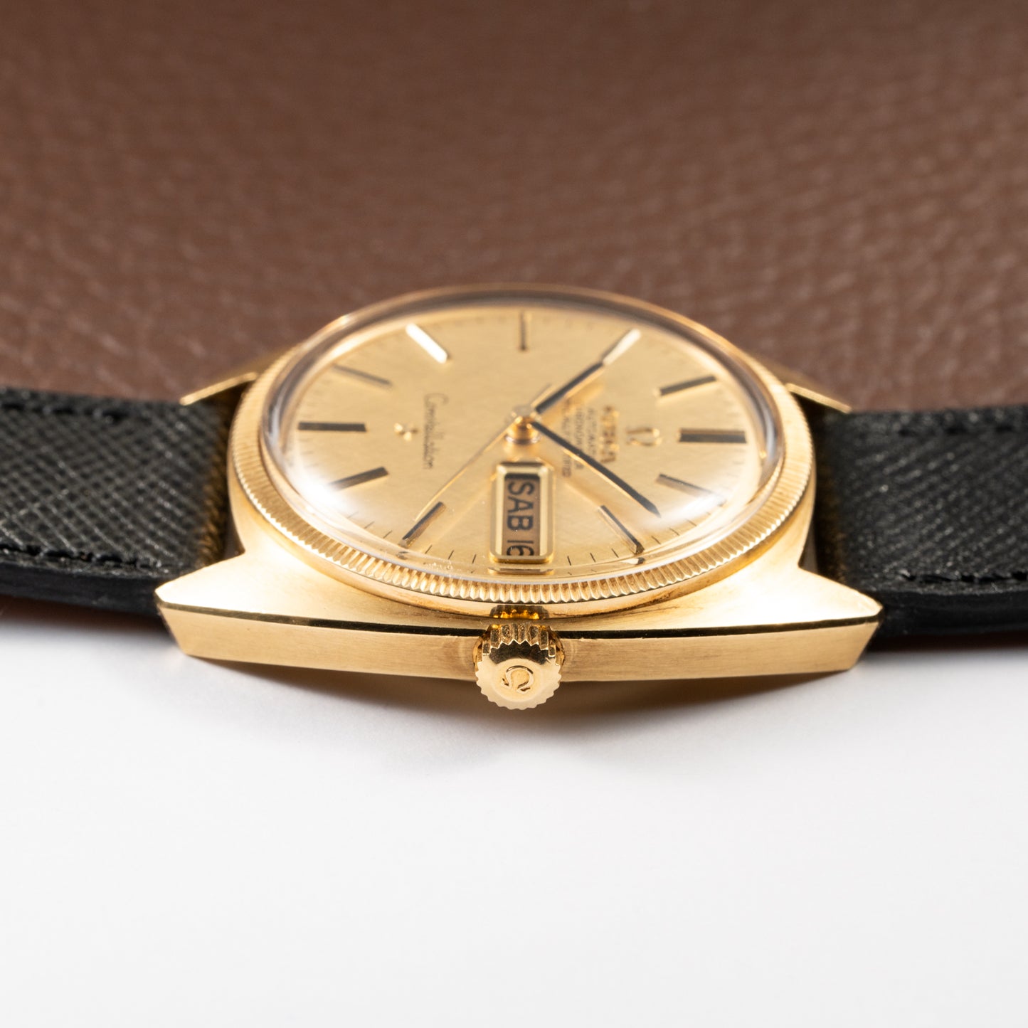 Omega Constellation C-Shape Day-Date 18K Yellow Gold linnen OM DIAL Ref. 168.029 from 1969
