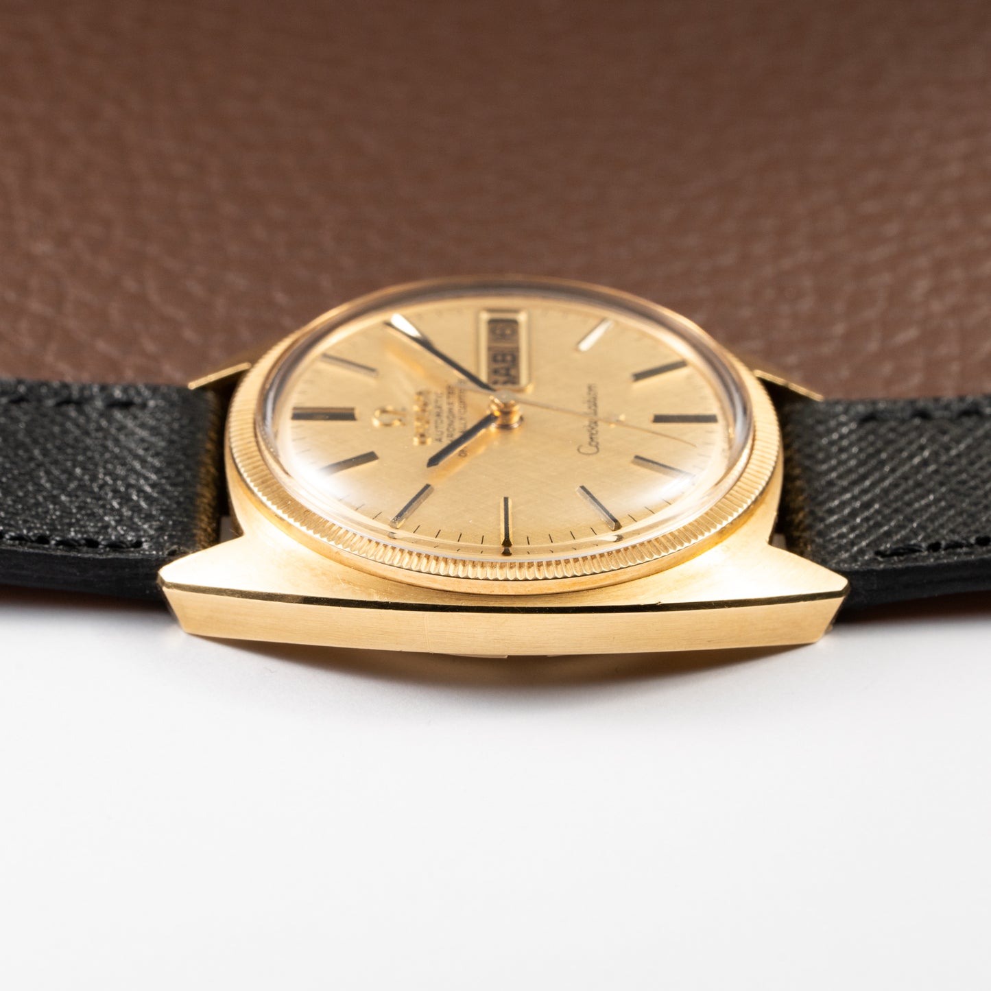 Omega Constellation C-Shape Day-Date 18K Yellow Gold linnen OM DIAL Ref. 168.029 from 1969