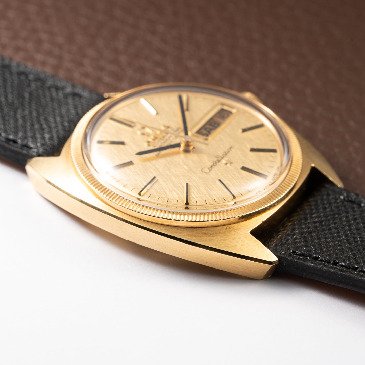 Omega Constellation C-Shape Day-Date 18K Yellow Gold linnen OM DIAL Ref. 168.029 from 1969