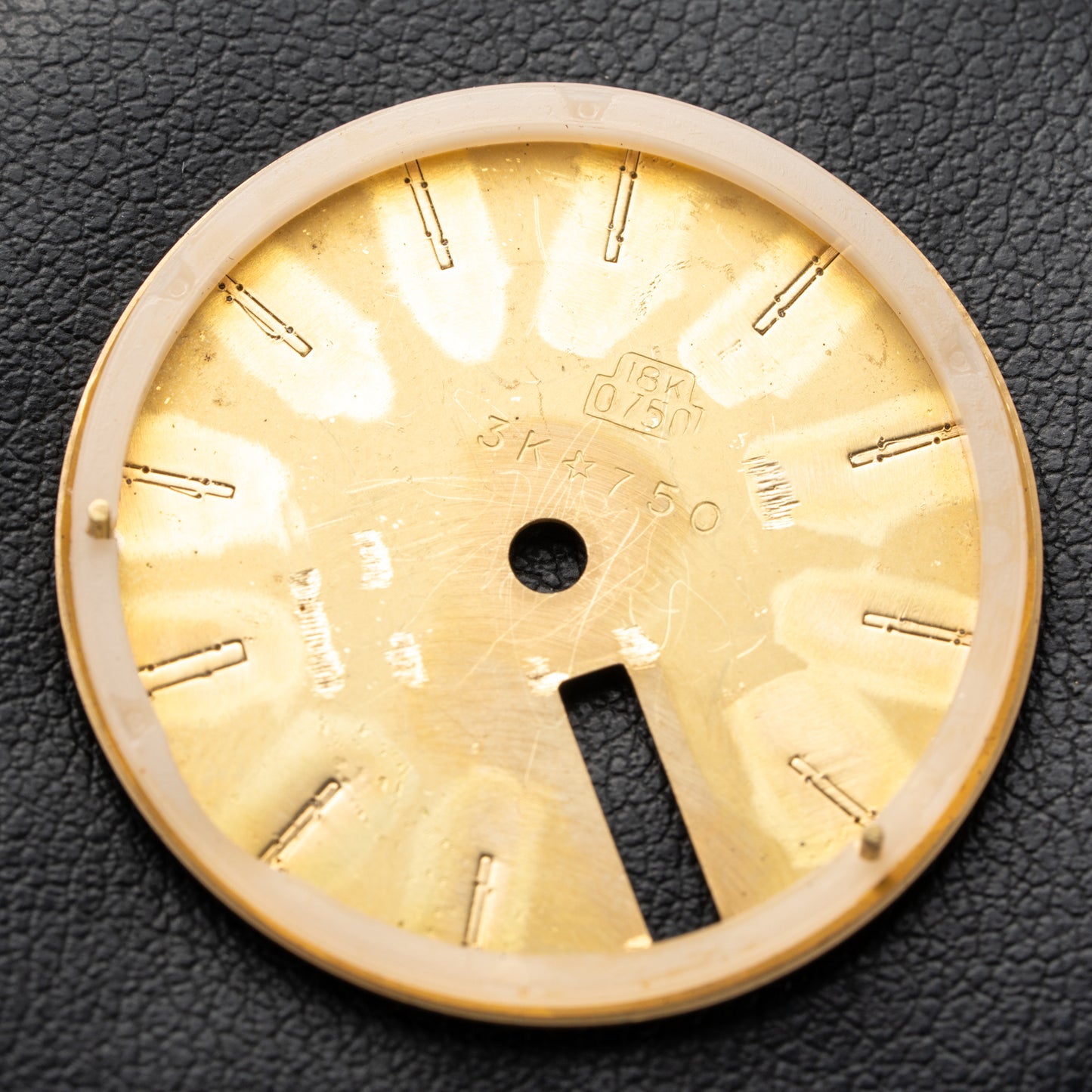 Omega Constellation C-Shape Day-Date 18K Yellow Gold linnen OM DIAL Ref. 168.029 from 1969