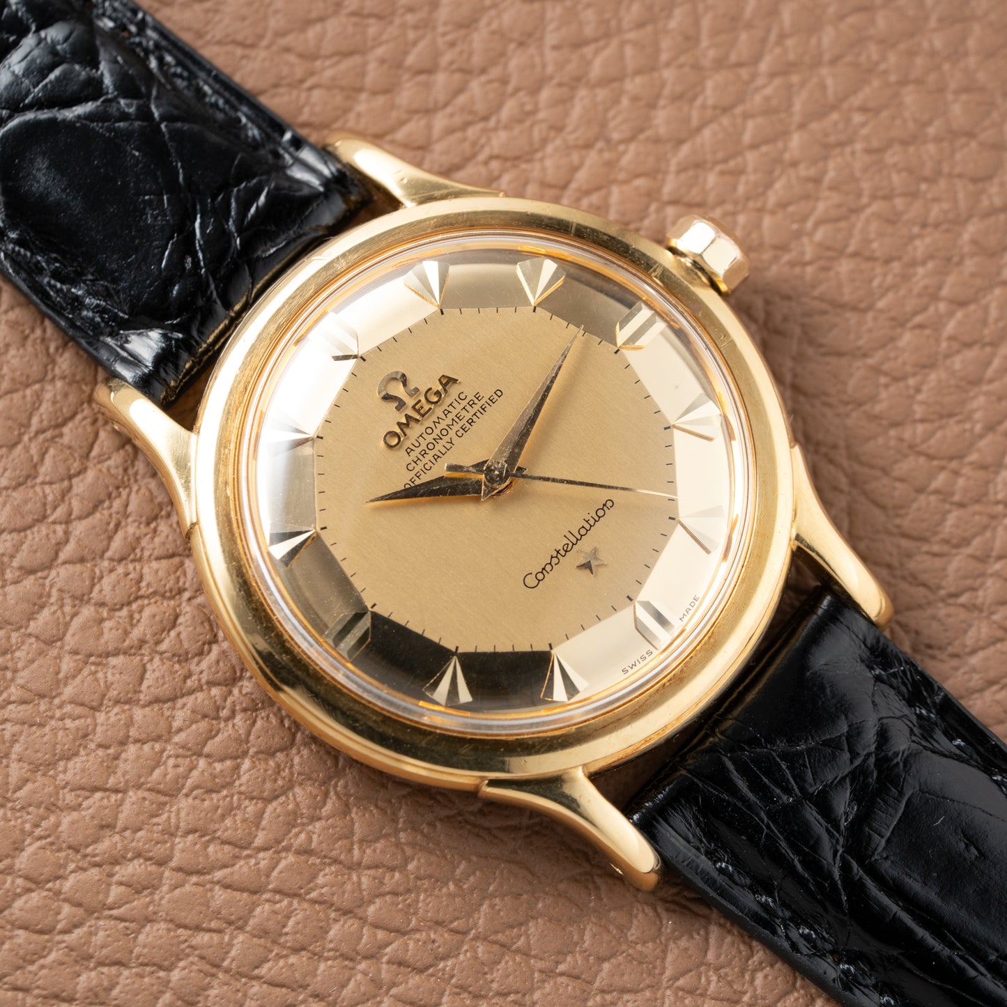 Omega Constellation Pie Pan DeLuxe Gold 18K Ref. 2699 from 1952 Early First Model