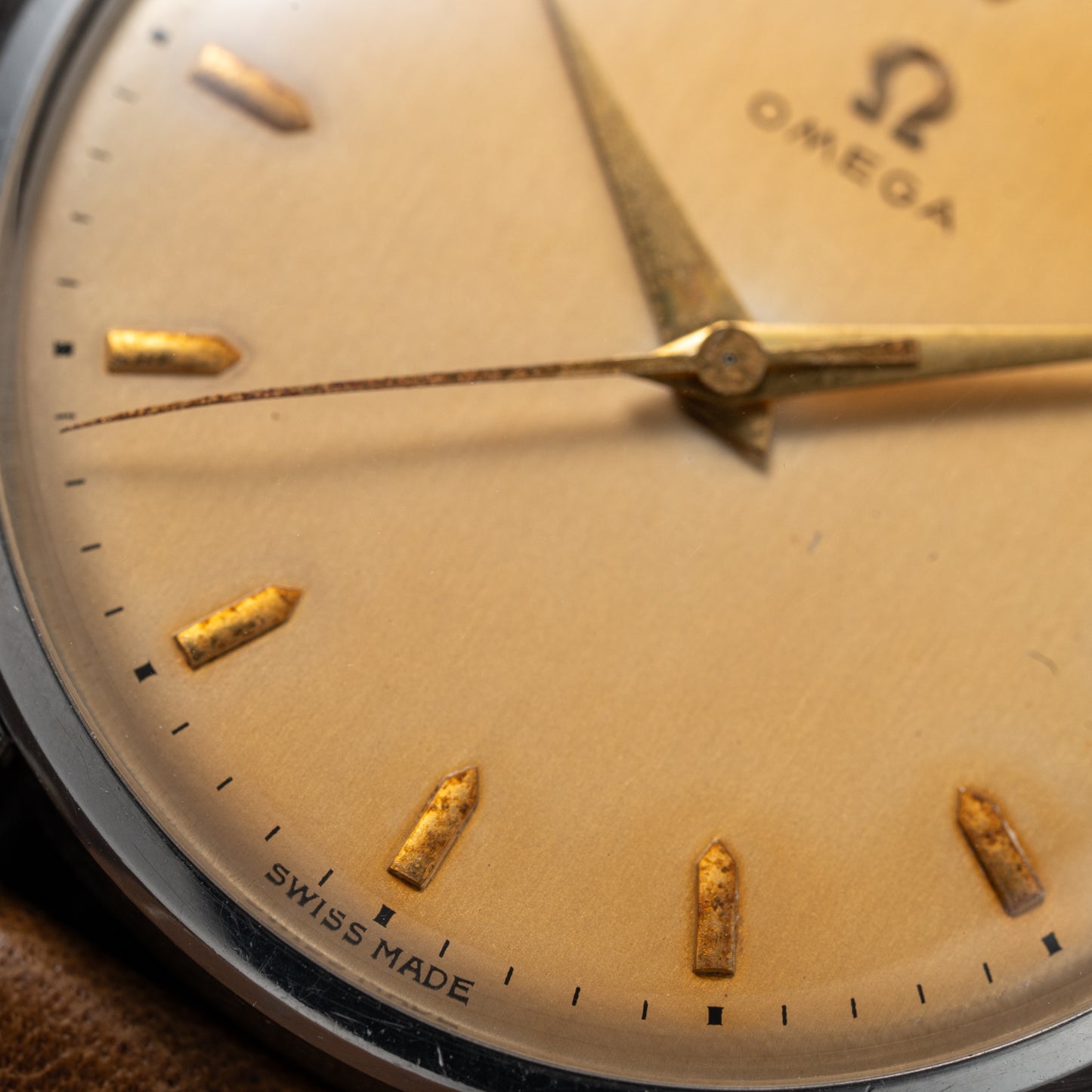 Omega Dress Watch Jumbo Centre Seconds Patina Dial Ref. 2810 from 1955