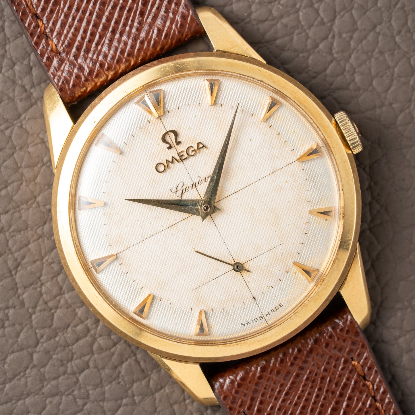 Omega Genève Honeycomb Oversize 18k Yellow Gold Ref. 2748 from 1954