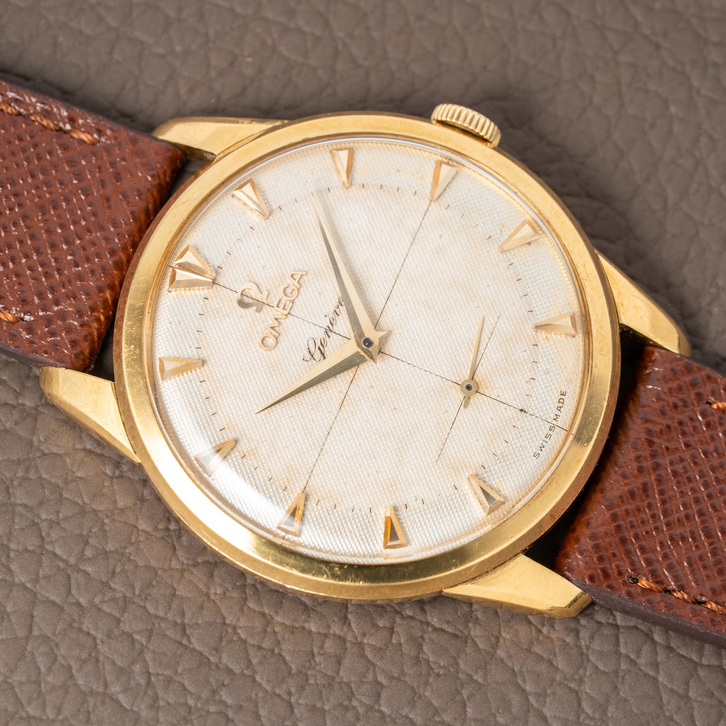 Omega Genève Honeycomb Oversize 18k Yellow Gold Ref. 2748 from 1954