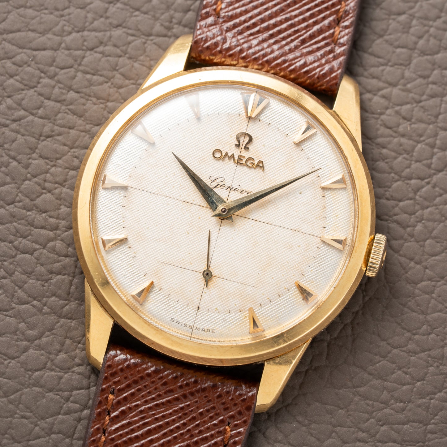 Omega Genève Honeycomb Oversize 18k Yellow Gold Ref. 2748 from 1954