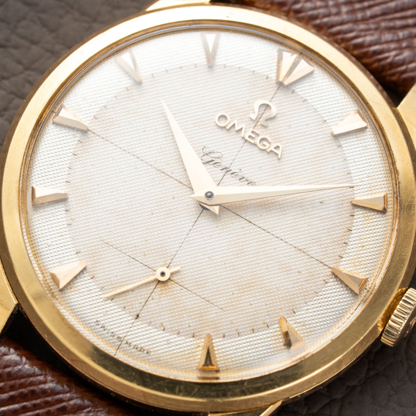Omega Genève Honeycomb Oversize 18k Yellow Gold Ref. 2748 from 1954