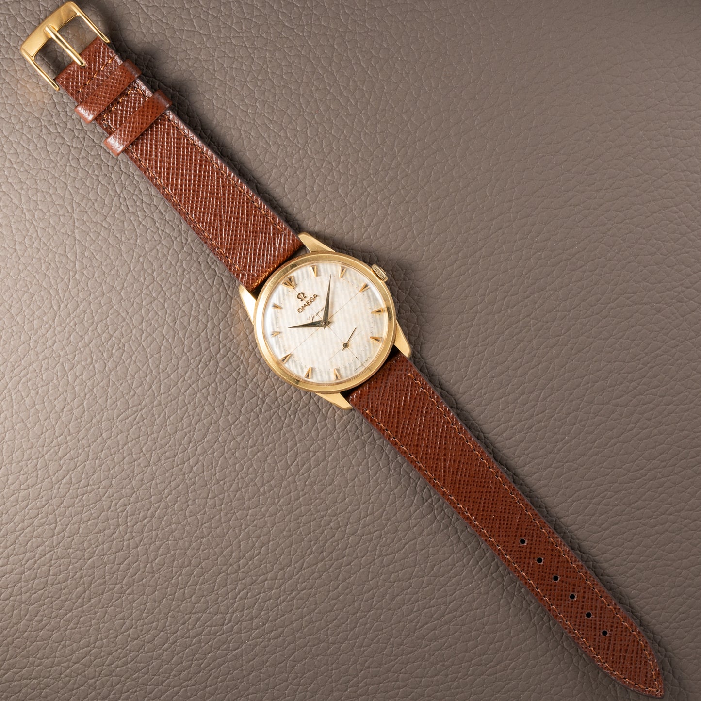 Omega Genève Honeycomb Oversize 18k Yellow Gold Ref. 2748 from 1954