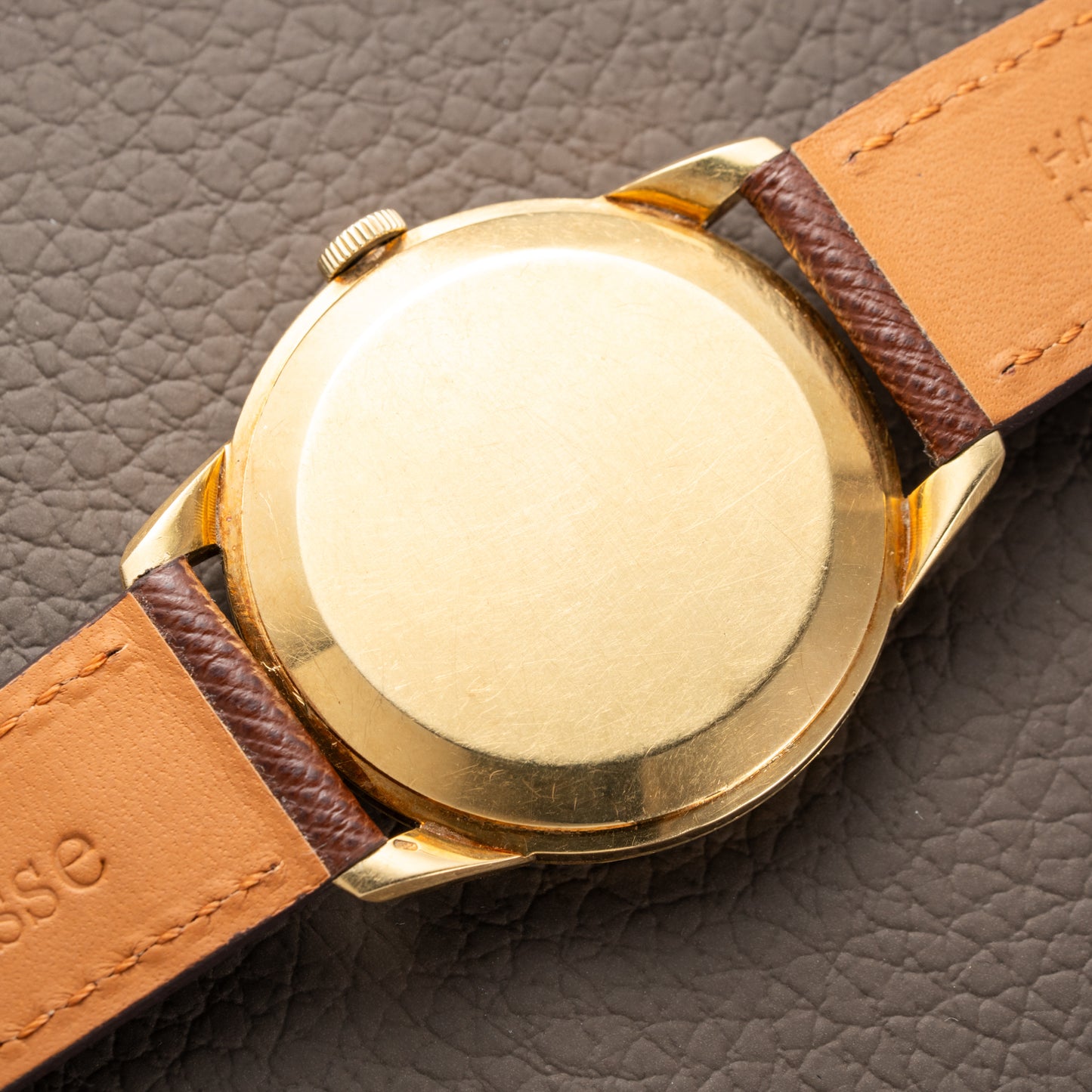 Omega Genève Honeycomb Oversize 18k Yellow Gold Ref. 2748 from 1954
