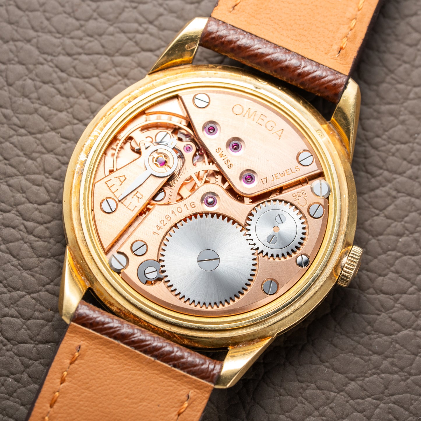 Omega Genève Honeycomb Oversize 18k Yellow Gold Ref. 2748 from 1954