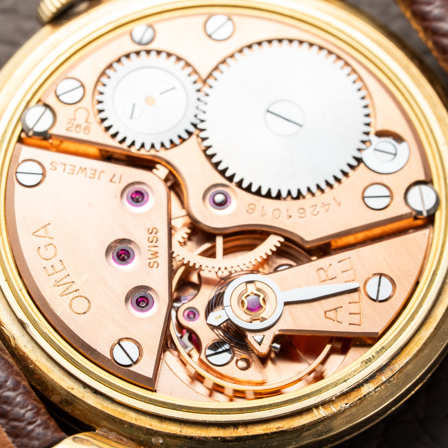 Omega Genève Honeycomb Oversize 18k Yellow Gold Ref. 2748 from 1954