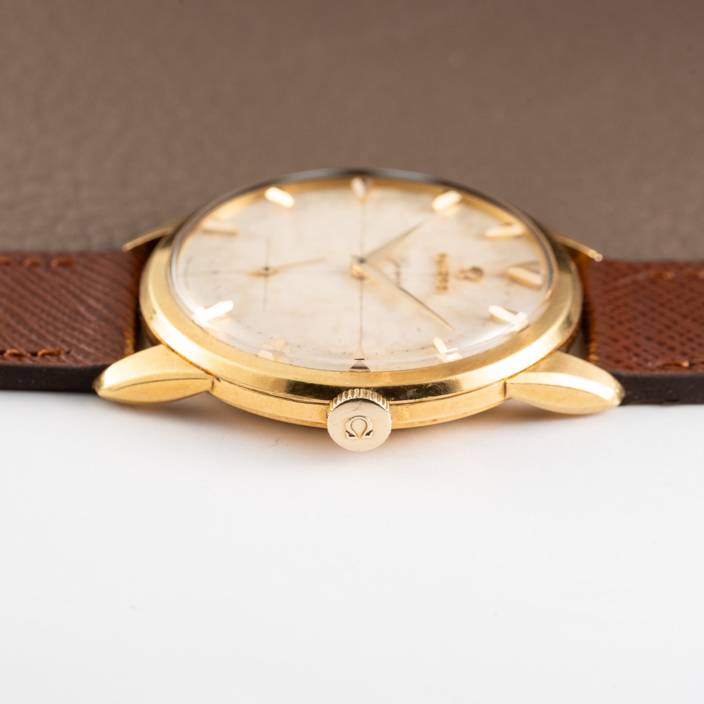 Omega Genève Honeycomb Oversize 18k Yellow Gold Ref. 2748 from 1954