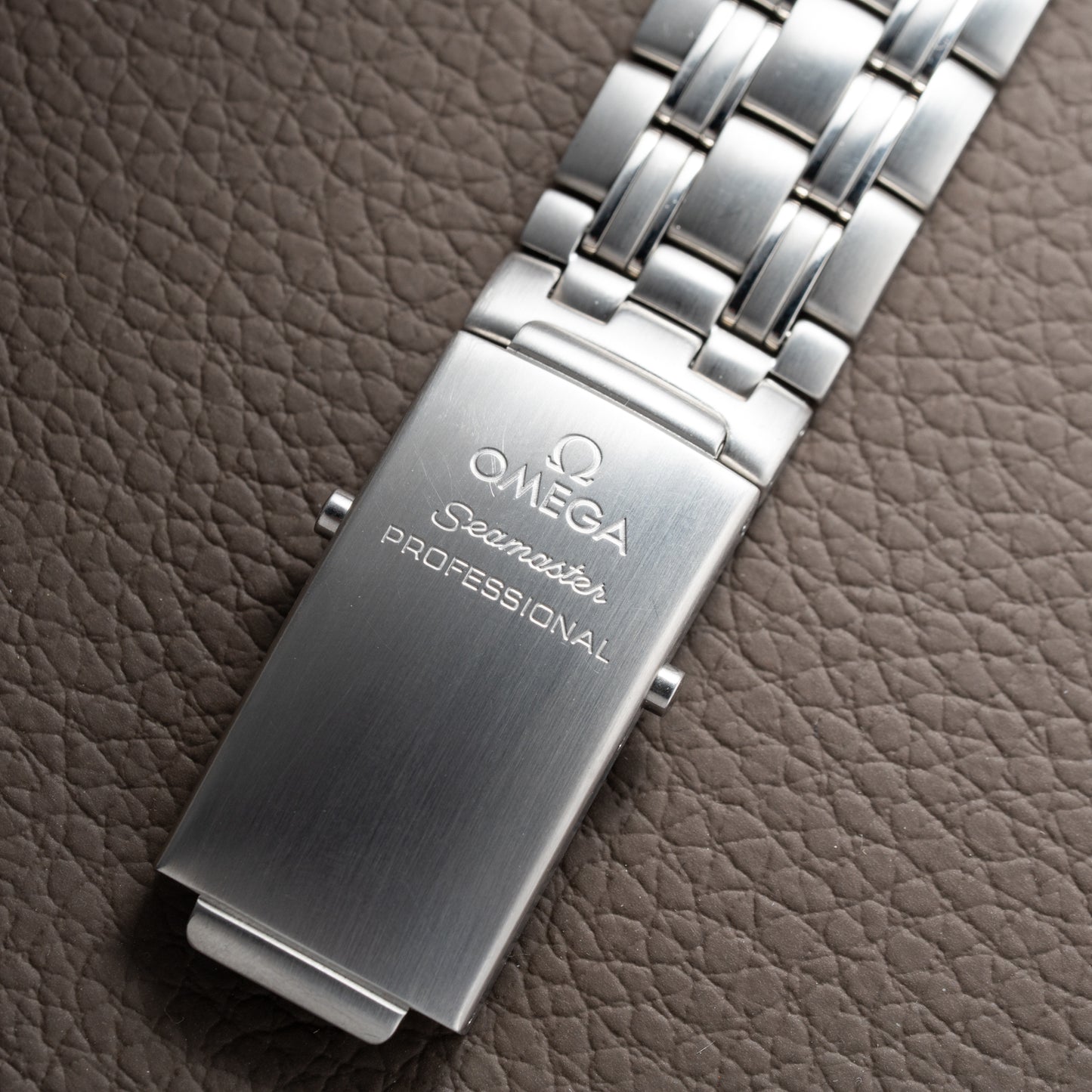 Omega Seamaster Quartz Blue Wave 300M Ref. 22218000 from 2012 with paper