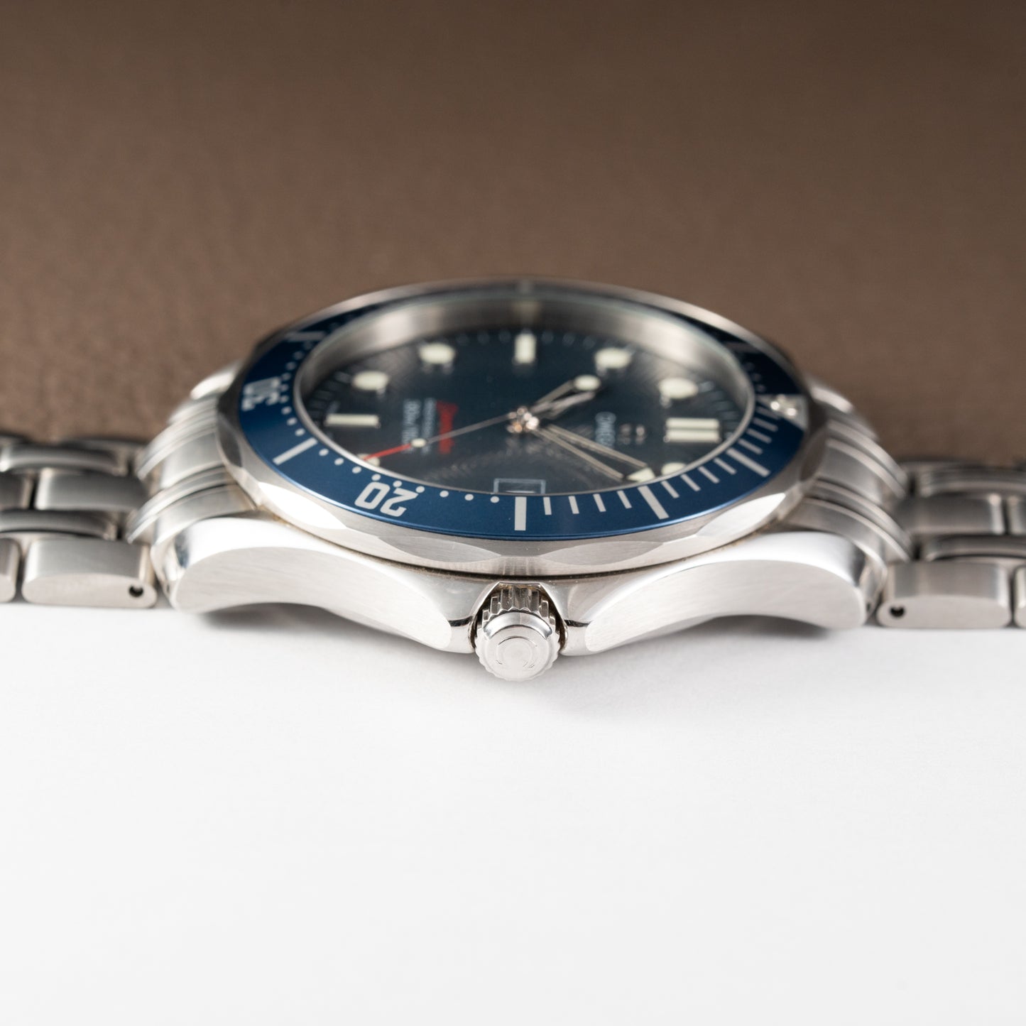 Omega Seamaster Quartz Blue Wave 300M Ref. 22218000 from 2012 with paper