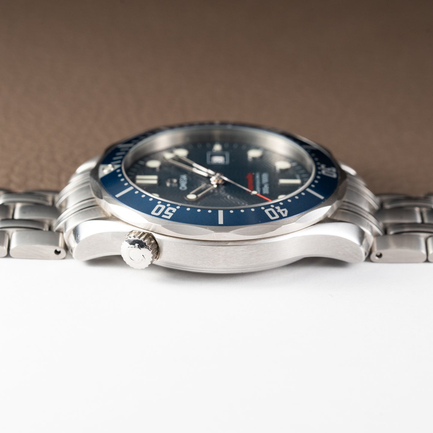 Omega Seamaster Quartz Blue Wave 300M Ref. 22218000 from 2012 with paper