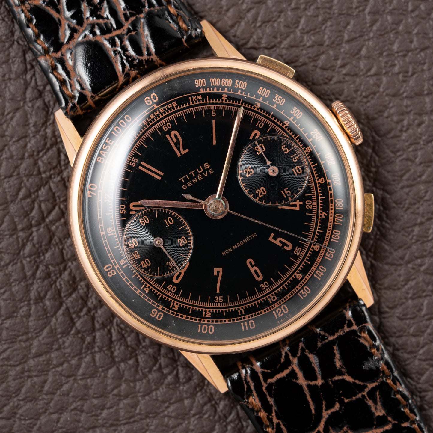 Titus Black Gilt Dial Jumbo Chronograph 18K Rosé Gold from the 1940s/50s