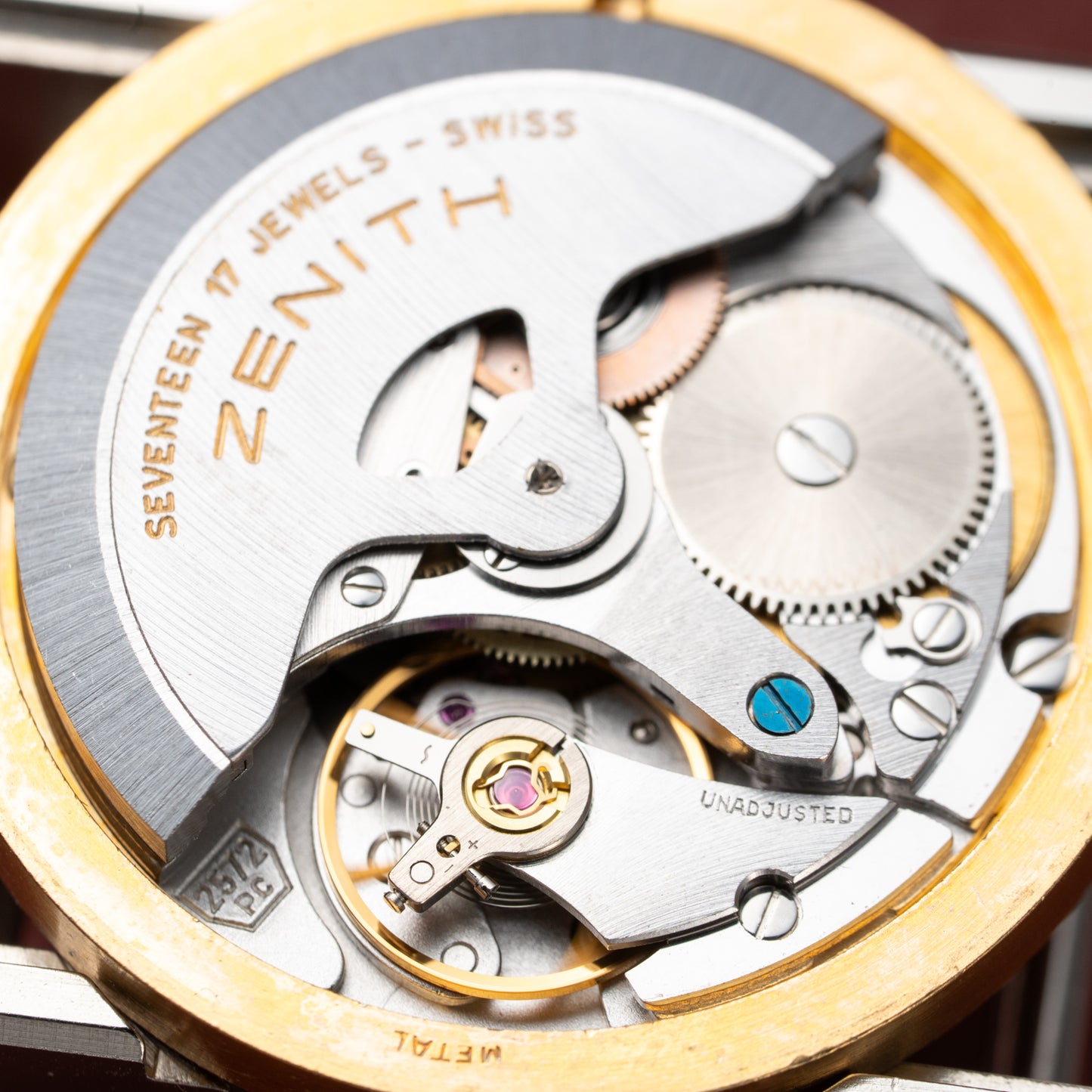 Zenith Automatic Surf 18K Date Ref 30.0320.3.80 from 1970s