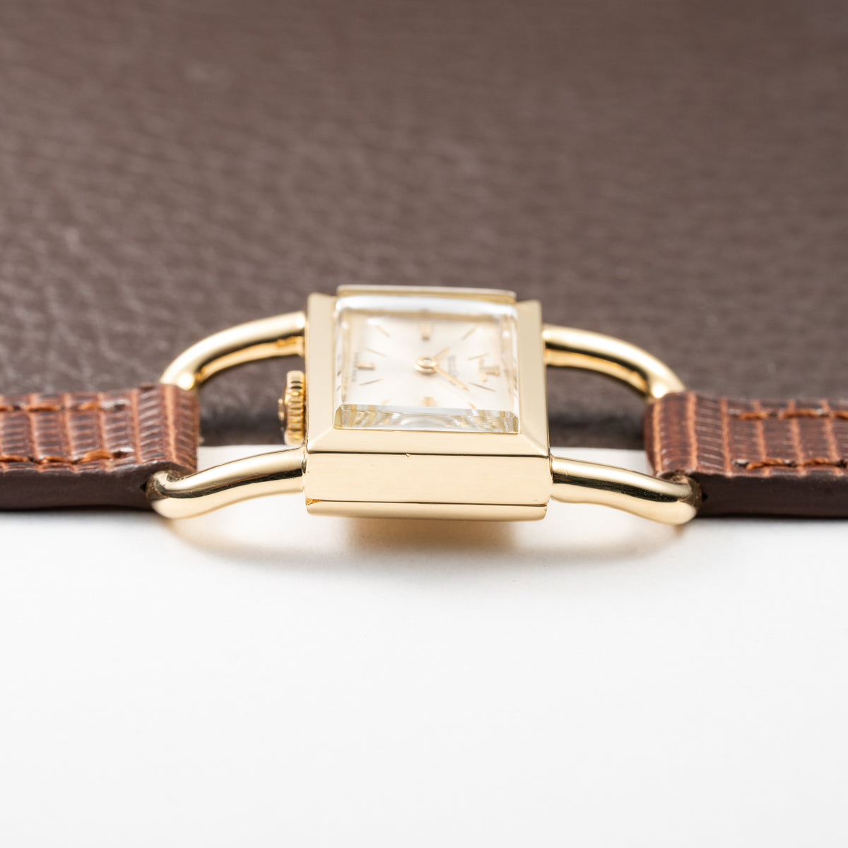 Jaeger-LeCoultre Étrier Lucchetto 18K Yellow Gold Ref. 1670 From 1970s