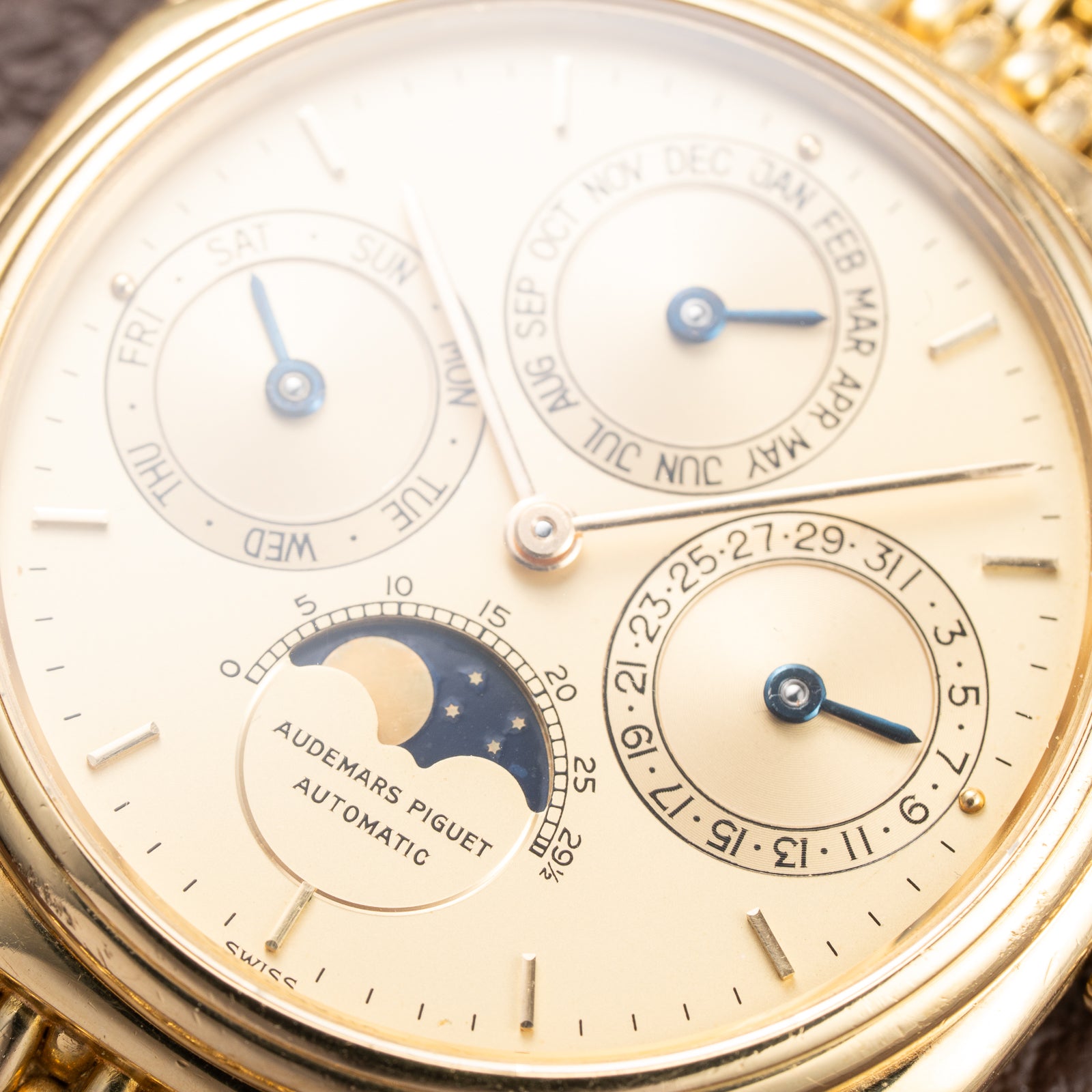 Audemars Piguet Quantième Perpétuel Automatique Octagonal in 18k Yellow gold Ref. 25557BA From 1980s