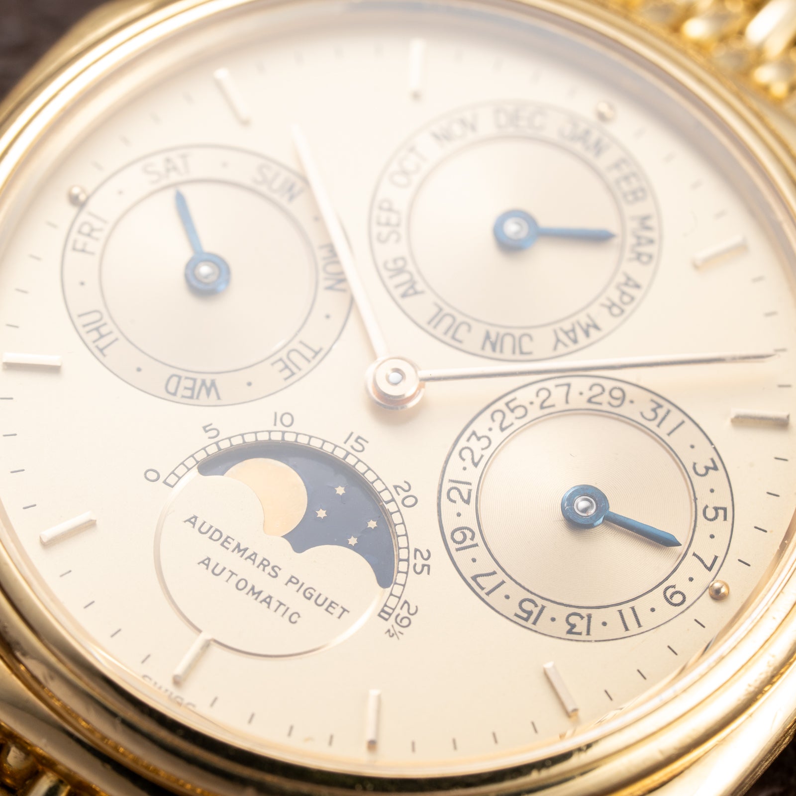 Audemars Piguet Quantième Perpétuel Automatique Octagonal in 18k Yellow gold Ref. 25557BA From 1980s