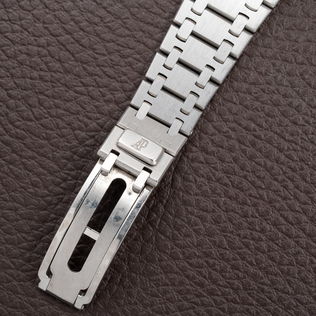 Audemars Piguet Royal Oak Ultra Thin Blue Petite Tapisserie Stainless Steel Unpolished Ref. 56175ST From Circa 1993