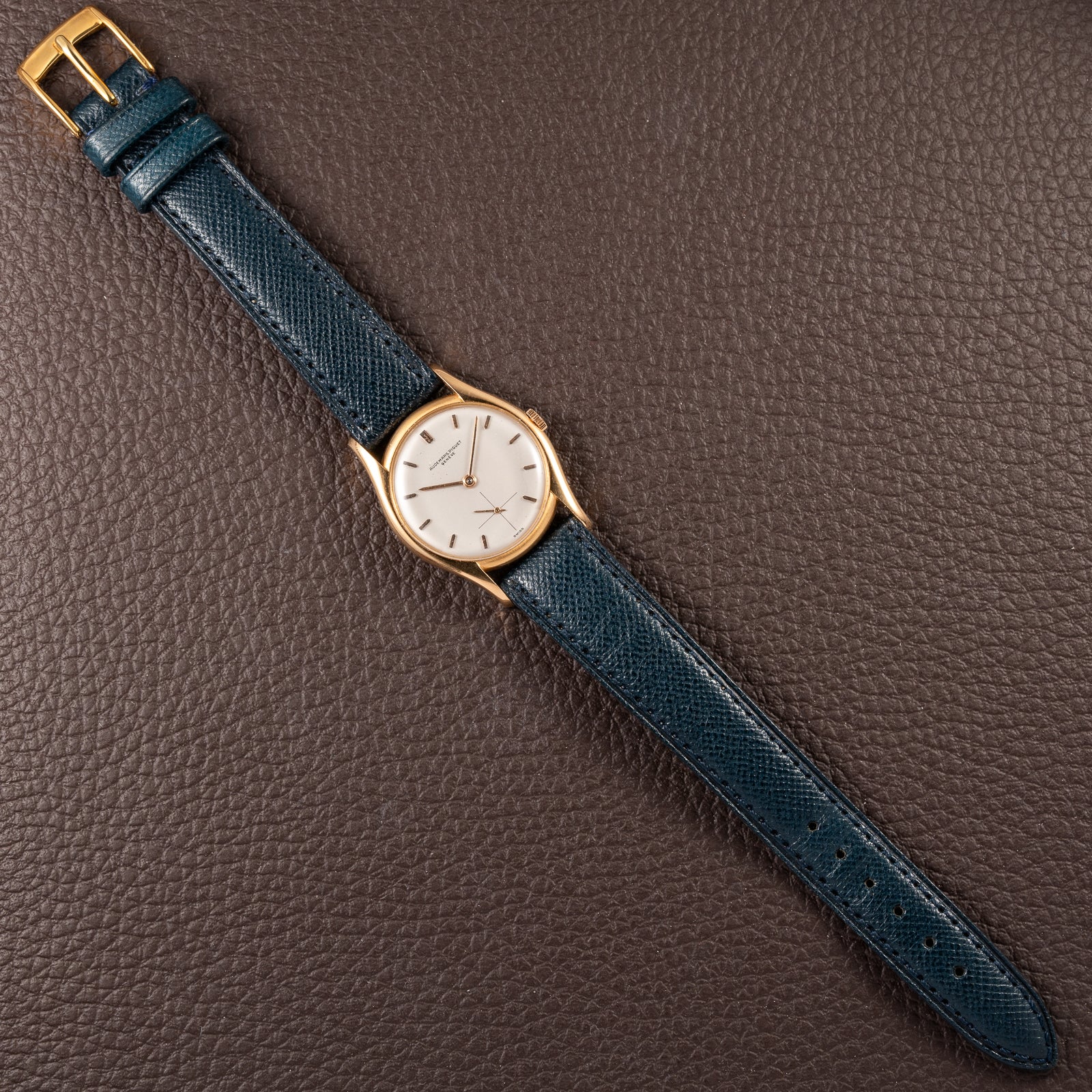 Audemars Piguet Dress Watch Elegant Lugs 18K Yellow Gold Cal K2001 from 1950s