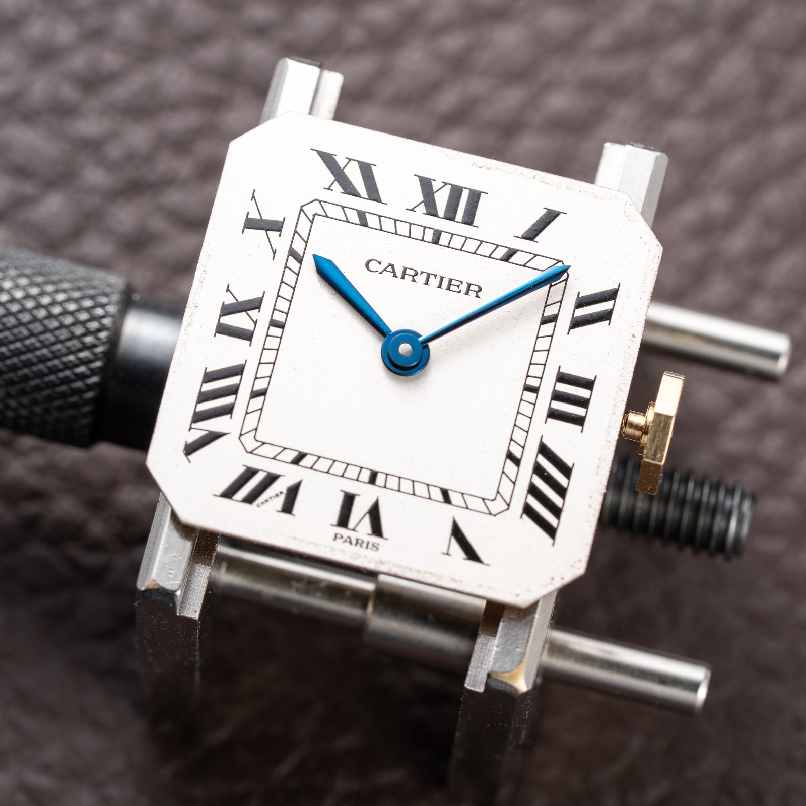 Cartier Ceinture 'Paris' Signed Dial 18K Yellow Gold GM Ref. 78099 from 1970s