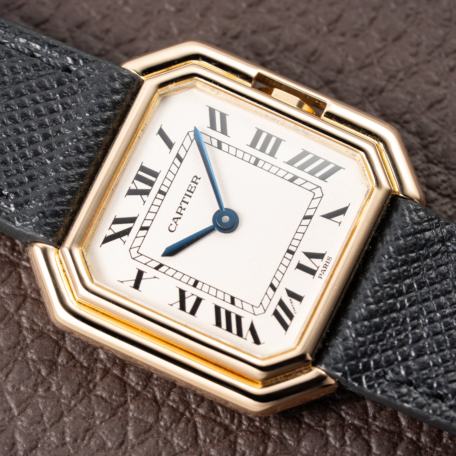 Cartier Ceinture 'Paris' Signed Dial 18K Yellow Gold GM Ref. 78099 from 1970s